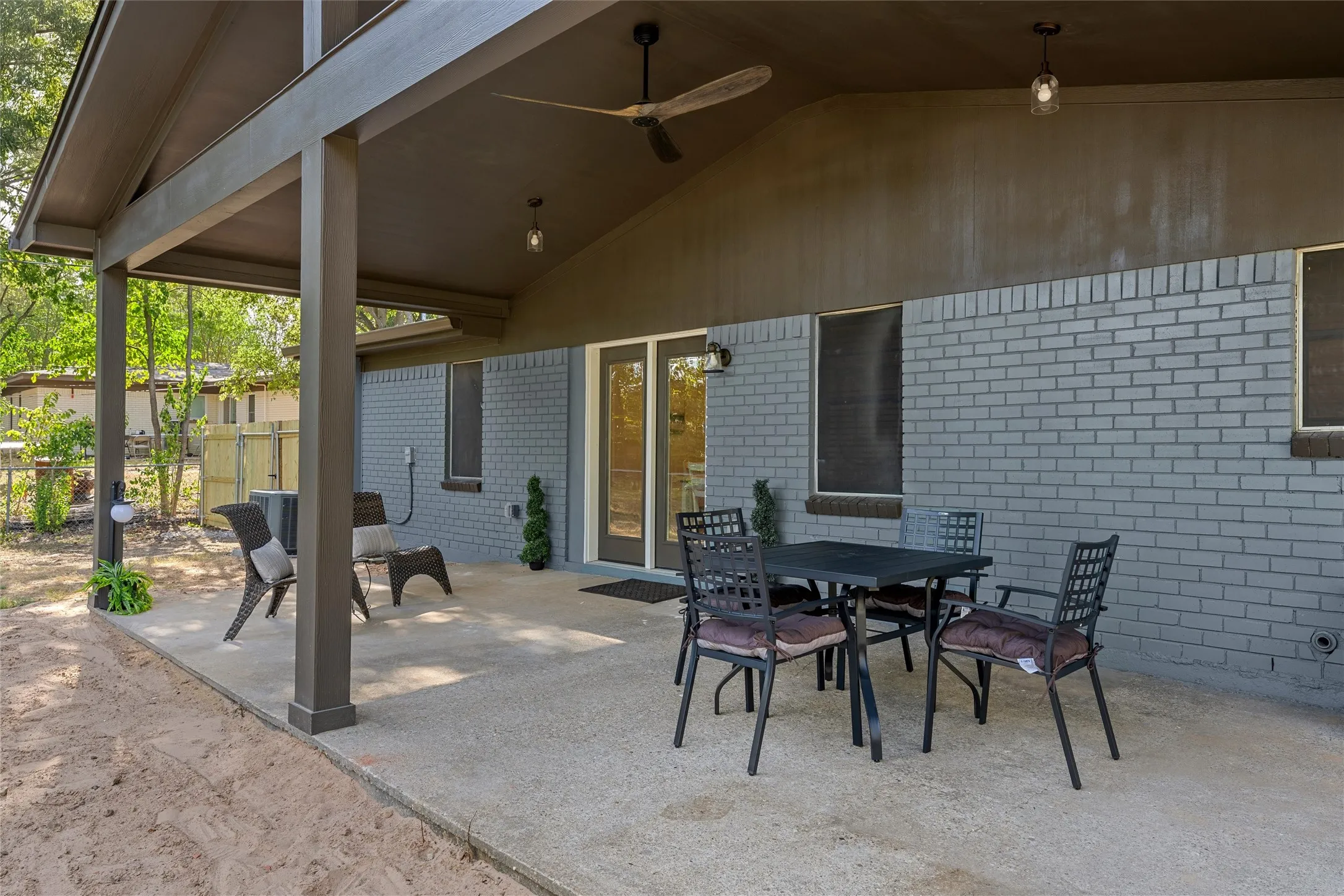 Single Family Residence For Sale in Mc Lennan County , 121 E Dawn Drive, Robinson, Texas 76706, 3 Bedroom, 2 Bathroom, 2 Garage spaces, 1,594 Sqft, built in 1972, mls#21389257, Real Estate Agent in Robinson, Homes For Sale in Mc Lennan county, Homes For Sale in Robinson, Realtor in Robinson Texas, Real Estate Brokerage Independent Realty Texas, Luminita Cordes Realtor
