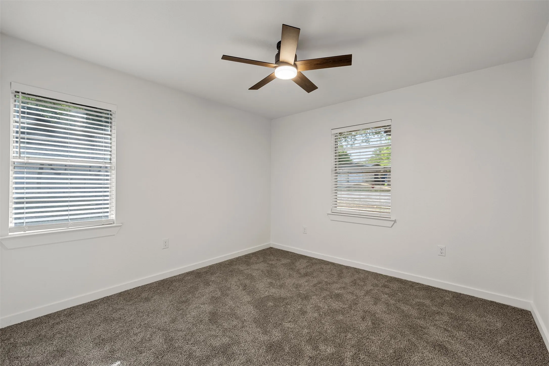 Single Family Residence For Sale in Mc Lennan County , 121 E Dawn Drive, Robinson, Texas 76706, 3 Bedroom, 2 Bathroom, 2 Garage spaces, 1,594 Sqft, built in 1972, mls#21389257, Real Estate Agent in Robinson, Homes For Sale in Mc Lennan county, Homes For Sale in Robinson, Realtor in Robinson Texas, Real Estate Brokerage Independent Realty Texas, Luminita Cordes Realtor