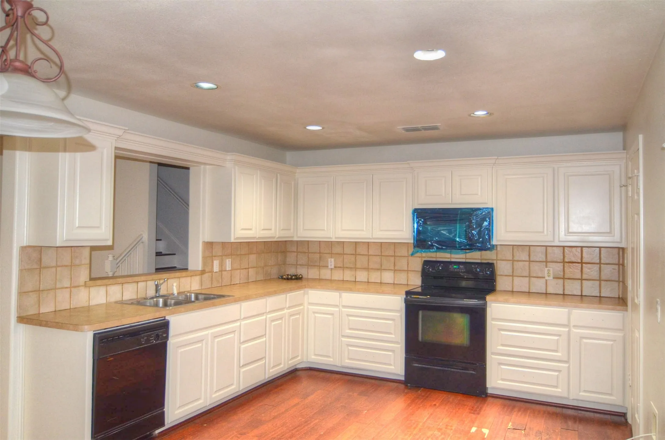 Duplex For Rent in Tarrant County , 1722 Scenic Drive, Arlington, Texas 76013, 3 Bedroom, 3 Bathroom, 2 Garage spaces, 1,483 Sqft, built in 2003, mls#21389376, Real Estate Agent in Arlington, Homes For Rent in Tarrant county, Homes For Rent in Arlington, Realtor in Arlington Texas, Real Estate Brokerage Independent Realty Texas, Luminita Cordes Realtor