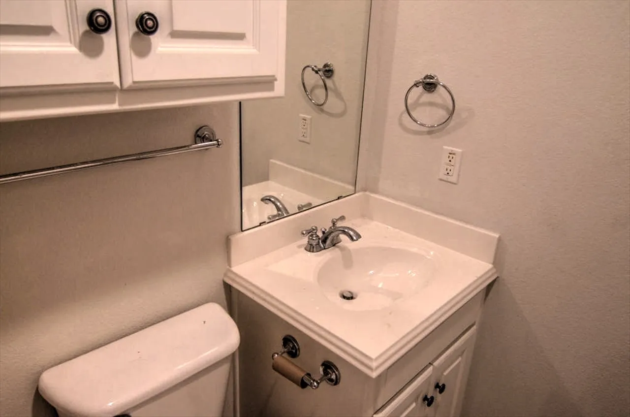 Duplex For Rent in Tarrant County , 1722 Scenic Drive, Arlington, Texas 76013, 3 Bedroom, 3 Bathroom, 2 Garage spaces, 1,483 Sqft, built in 2003, mls#21389376, Real Estate Agent in Arlington, Homes For Rent in Tarrant county, Homes For Rent in Arlington, Realtor in Arlington Texas, Real Estate Brokerage Independent Realty Texas, Luminita Cordes Realtor