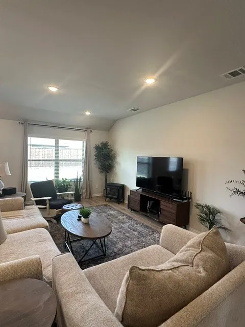 Single Family Residence For Rent in Collin County , 516 Hickory Ridge, Van Alstyne, Texas 75495, 4 Bedroom, 3 Bathroom, 2 Garage spaces, 2,371 Sqft, built in 2024, mls#21386276, Real Estate Agent in Van Alstyne, Homes For Rent in Collin county, Homes For Rent in Van Alstyne, Realtor in Van Alstyne Texas, Real Estate Brokerage Independent Realty Texas, Luminita Cordes Realtor