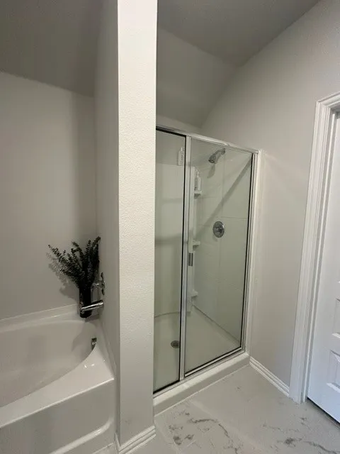 Single Family Residence For Rent in Collin County , 516 Hickory Ridge, Van Alstyne, Texas 75495, 4 Bedroom, 3 Bathroom, 2 Garage spaces, 2,371 Sqft, built in 2024, mls#21386276, Real Estate Agent in Van Alstyne, Homes For Rent in Collin county, Homes For Rent in Van Alstyne, Realtor in Van Alstyne Texas, Real Estate Brokerage Independent Realty Texas, Luminita Cordes Realtor