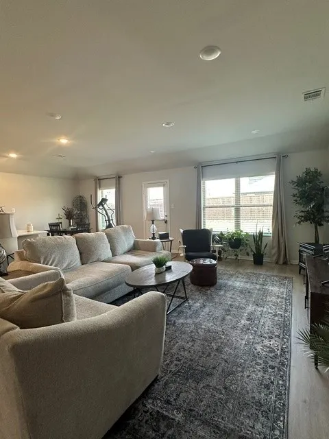 Single Family Residence For Rent in Collin County , 516 Hickory Ridge, Van Alstyne, Texas 75495, 4 Bedroom, 3 Bathroom, 2 Garage spaces, 2,371 Sqft, built in 2024, mls#21386276, Real Estate Agent in Van Alstyne, Homes For Rent in Collin county, Homes For Rent in Van Alstyne, Realtor in Van Alstyne Texas, Real Estate Brokerage Independent Realty Texas, Luminita Cordes Realtor