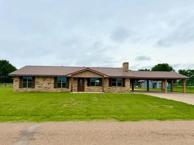 Single Family Residence For Sale in Henderson County , 22184 Old River Road, Trinidad, Texas 75163, 3 Bedroom, 2 Bathroom, Garage spaces, 2,200 Sqft, built in 1978, mls#21389377, Real Estate Agent in Trinidad, Homes For Sale in Henderson county, Homes For Sale in Trinidad, Realtor in Trinidad Texas, Real Estate Brokerage Independent Realty Texas, Luminita Cordes Realtor