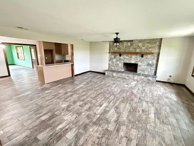 Single Family Residence For Sale in Henderson County , 22184 Old River Road, Trinidad, Texas 75163, 3 Bedroom, 2 Bathroom, Garage spaces, 2,200 Sqft, built in 1978, mls#21389377, Real Estate Agent in Trinidad, Homes For Sale in Henderson county, Homes For Sale in Trinidad, Realtor in Trinidad Texas, Real Estate Brokerage Independent Realty Texas, Luminita Cordes Realtor