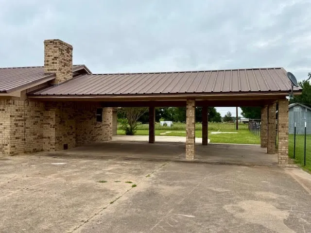 Single Family Residence For Sale in Henderson County , 22184 Old River Road, Trinidad, Texas 75163, 3 Bedroom, 2 Bathroom, Garage spaces, 2,200 Sqft, built in 1978, mls#21389377, Real Estate Agent in Trinidad, Homes For Sale in Henderson county, Homes For Sale in Trinidad, Realtor in Trinidad Texas, Real Estate Brokerage Independent Realty Texas, Luminita Cordes Realtor