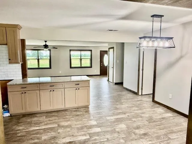 Single Family Residence For Sale in Henderson County , 22184 Old River Road, Trinidad, Texas 75163, 3 Bedroom, 2 Bathroom, Garage spaces, 2,200 Sqft, built in 1978, mls#21389377, Real Estate Agent in Trinidad, Homes For Sale in Henderson county, Homes For Sale in Trinidad, Realtor in Trinidad Texas, Real Estate Brokerage Independent Realty Texas, Luminita Cordes Realtor