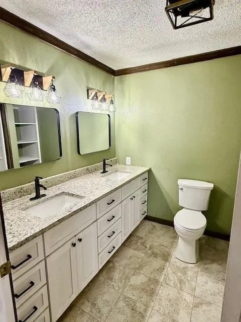 Single Family Residence For Sale in Henderson County , 22184 Old River Road, Trinidad, Texas 75163, 3 Bedroom, 2 Bathroom, Garage spaces, 2,200 Sqft, built in 1978, mls#21389377, Real Estate Agent in Trinidad, Homes For Sale in Henderson county, Homes For Sale in Trinidad, Realtor in Trinidad Texas, Real Estate Brokerage Independent Realty Texas, Luminita Cordes Realtor