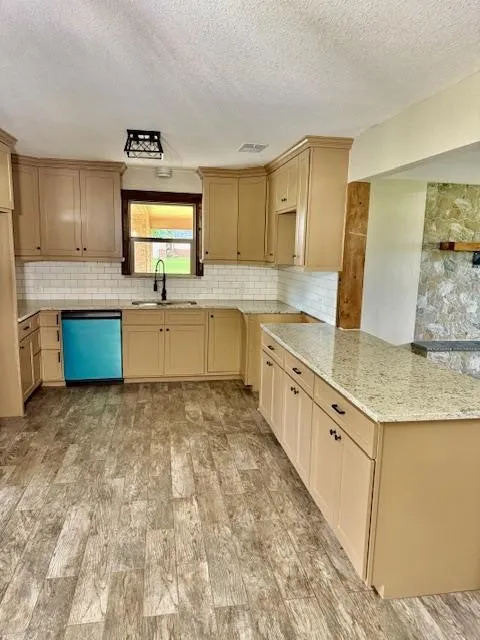 Single Family Residence For Sale in Henderson County , 22184 Old River Road, Trinidad, Texas 75163, 3 Bedroom, 2 Bathroom, Garage spaces, 2,200 Sqft, built in 1978, mls#21389377, Real Estate Agent in Trinidad, Homes For Sale in Henderson county, Homes For Sale in Trinidad, Realtor in Trinidad Texas, Real Estate Brokerage Independent Realty Texas, Luminita Cordes Realtor