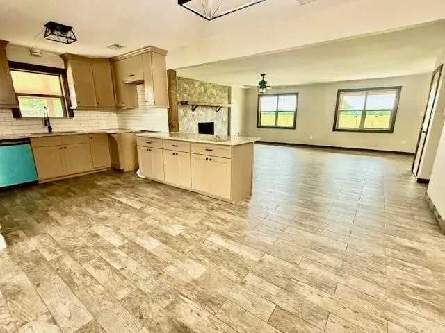 Single Family Residence For Sale in Henderson County , 22184 Old River Road, Trinidad, Texas 75163, 3 Bedroom, 2 Bathroom, Garage spaces, 2,200 Sqft, built in 1978, mls#21389377, Real Estate Agent in Trinidad, Homes For Sale in Henderson county, Homes For Sale in Trinidad, Realtor in Trinidad Texas, Real Estate Brokerage Independent Realty Texas, Luminita Cordes Realtor