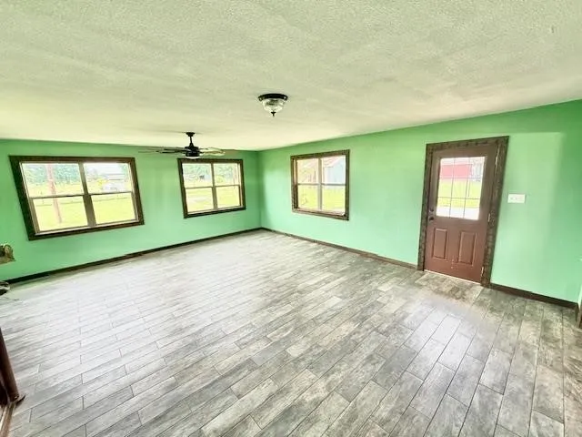 Single Family Residence For Sale in Henderson County , 22184 Old River Road, Trinidad, Texas 75163, 3 Bedroom, 2 Bathroom, Garage spaces, 2,200 Sqft, built in 1978, mls#21389377, Real Estate Agent in Trinidad, Homes For Sale in Henderson county, Homes For Sale in Trinidad, Realtor in Trinidad Texas, Real Estate Brokerage Independent Realty Texas, Luminita Cordes Realtor