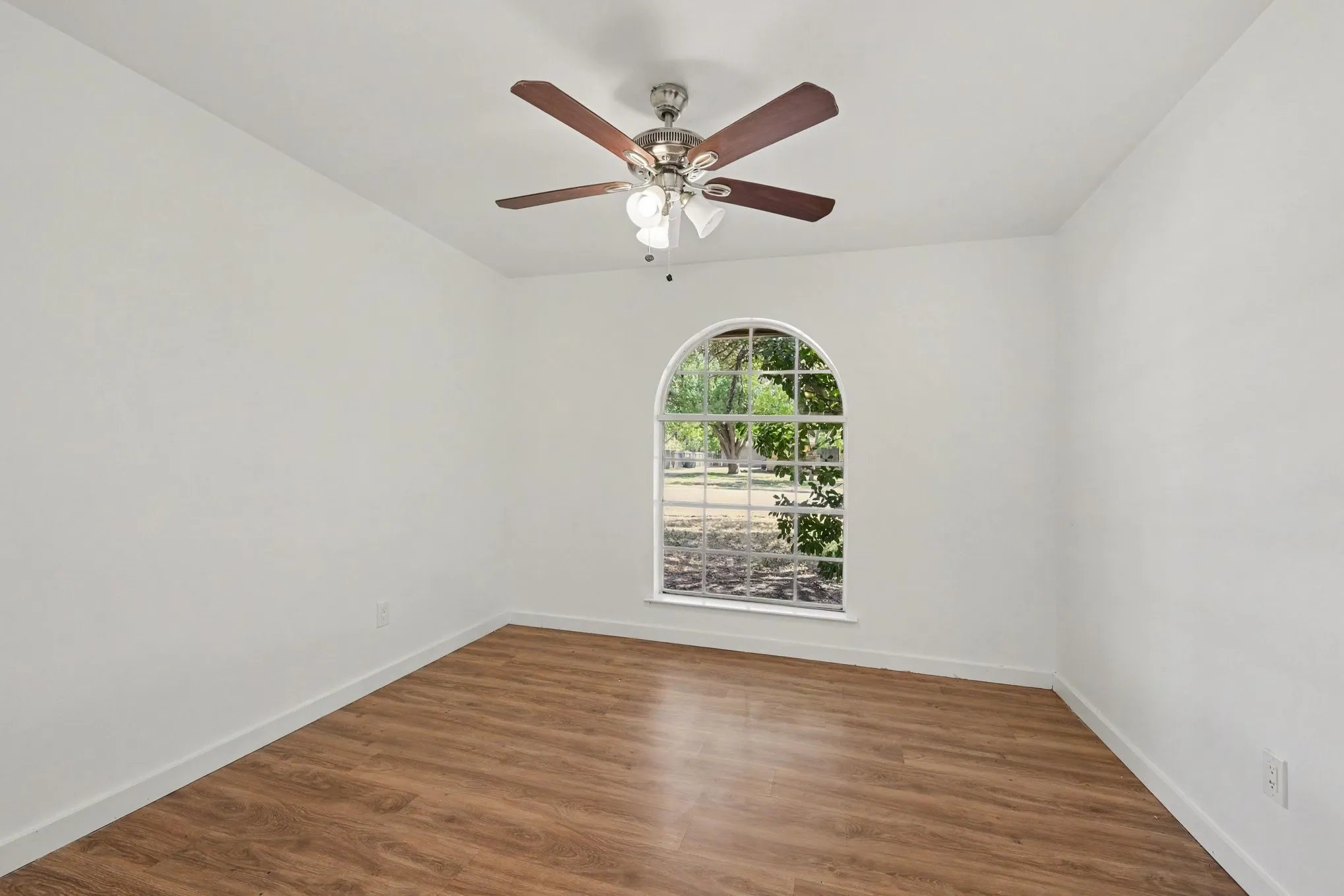 Single Family Residence For Sale in Dallas County , 4109 Keele Drive, Garland, Texas 75041, 5 Bedroom, 3 Bathroom, 2 Garage spaces, 2,630 Sqft, built in 1973, mls#21388358, Real Estate Agent in Garland, Homes For Sale in Dallas county, Homes For Sale in Garland, Realtor in Garland Texas, Real Estate Brokerage Independent Realty Texas, Luminita Cordes Realtor