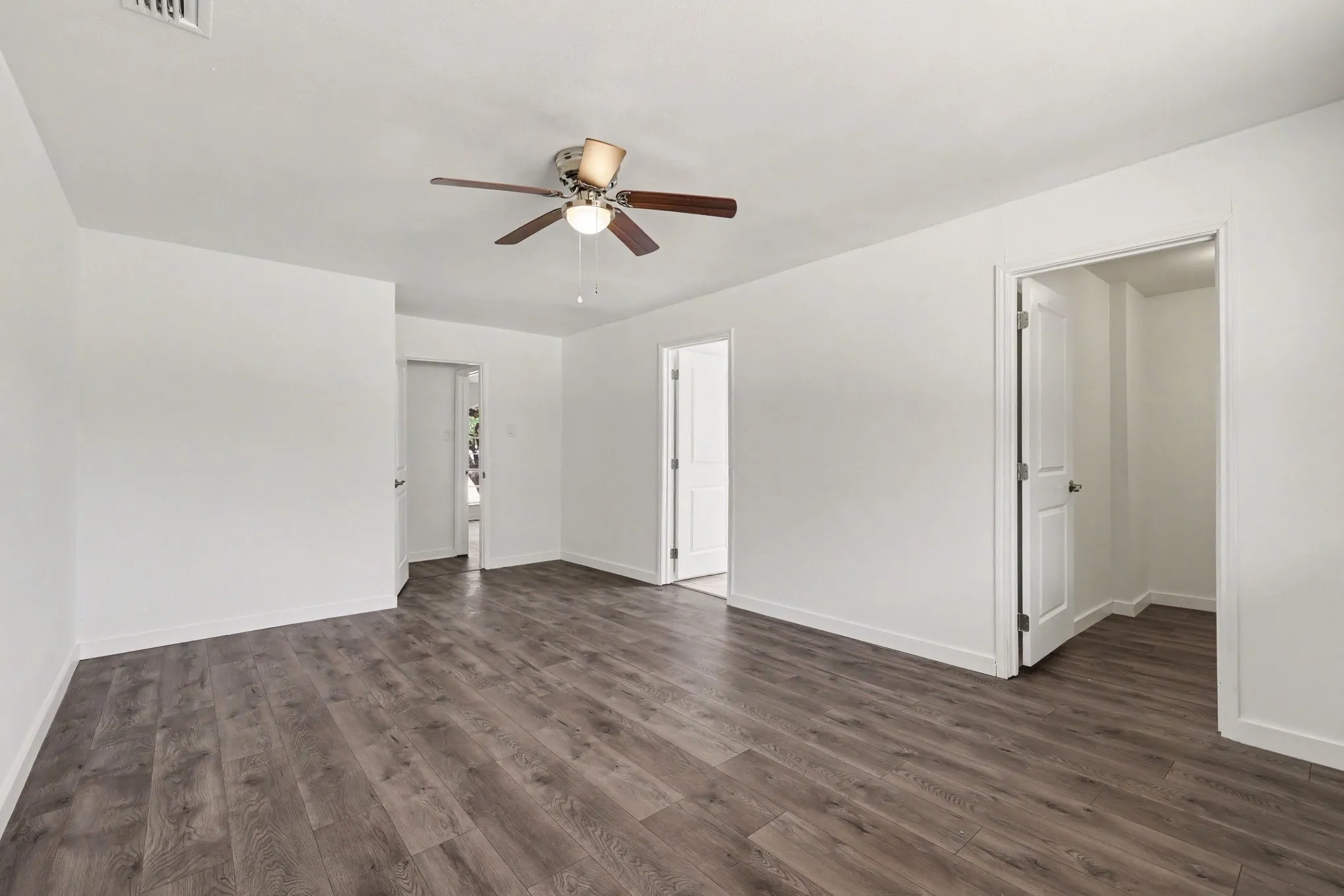 Single Family Residence For Sale in Dallas County , 4109 Keele Drive, Garland, Texas 75041, 5 Bedroom, 3 Bathroom, 2 Garage spaces, 2,630 Sqft, built in 1973, mls#21388358, Real Estate Agent in Garland, Homes For Sale in Dallas county, Homes For Sale in Garland, Realtor in Garland Texas, Real Estate Brokerage Independent Realty Texas, Luminita Cordes Realtor