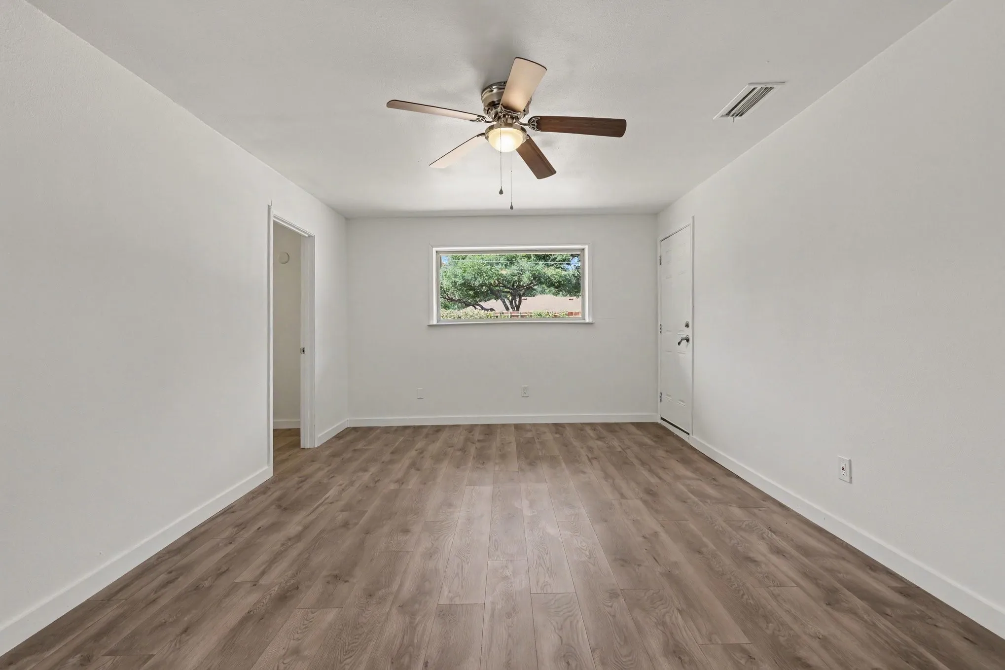 Single Family Residence For Sale in Dallas County , 4109 Keele Drive, Garland, Texas 75041, 5 Bedroom, 3 Bathroom, 2 Garage spaces, 2,630 Sqft, built in 1973, mls#21388358, Real Estate Agent in Garland, Homes For Sale in Dallas county, Homes For Sale in Garland, Realtor in Garland Texas, Real Estate Brokerage Independent Realty Texas, Luminita Cordes Realtor