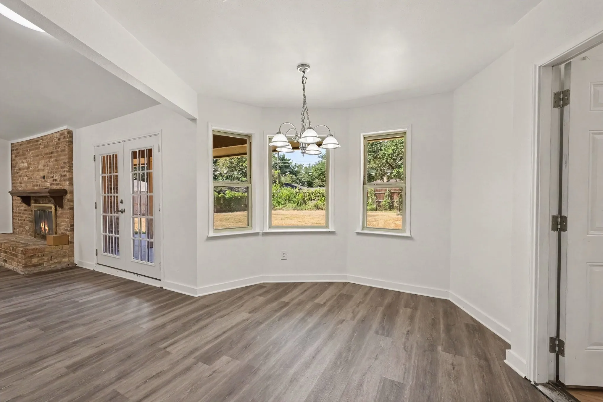 Single Family Residence For Sale in Dallas County , 4109 Keele Drive, Garland, Texas 75041, 5 Bedroom, 3 Bathroom, 2 Garage spaces, 2,630 Sqft, built in 1973, mls#21388358, Real Estate Agent in Garland, Homes For Sale in Dallas county, Homes For Sale in Garland, Realtor in Garland Texas, Real Estate Brokerage Independent Realty Texas, Luminita Cordes Realtor