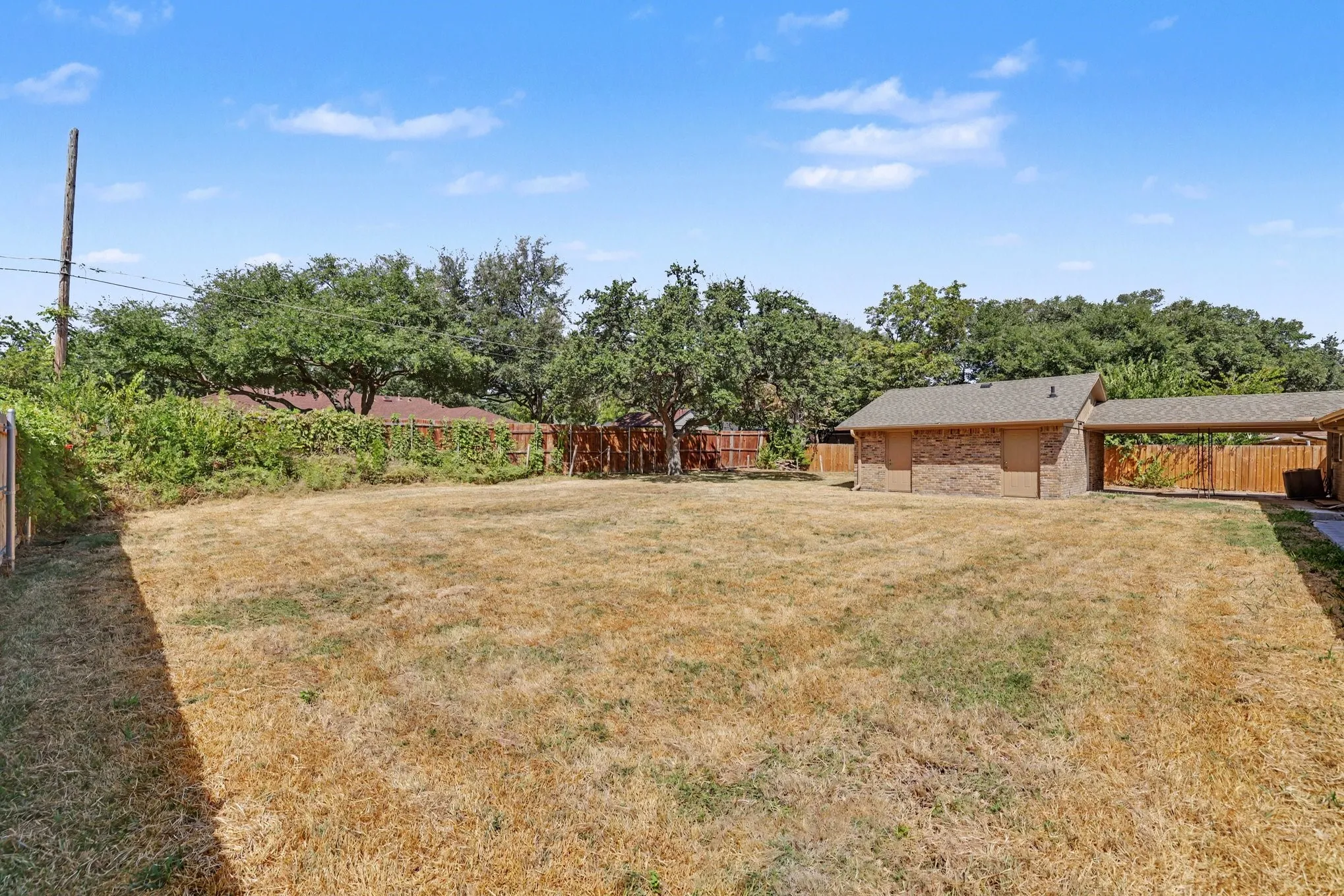 Single Family Residence For Sale in Dallas County , 4109 Keele Drive, Garland, Texas 75041, 5 Bedroom, 3 Bathroom, 2 Garage spaces, 2,630 Sqft, built in 1973, mls#21388358, Real Estate Agent in Garland, Homes For Sale in Dallas county, Homes For Sale in Garland, Realtor in Garland Texas, Real Estate Brokerage Independent Realty Texas, Luminita Cordes Realtor