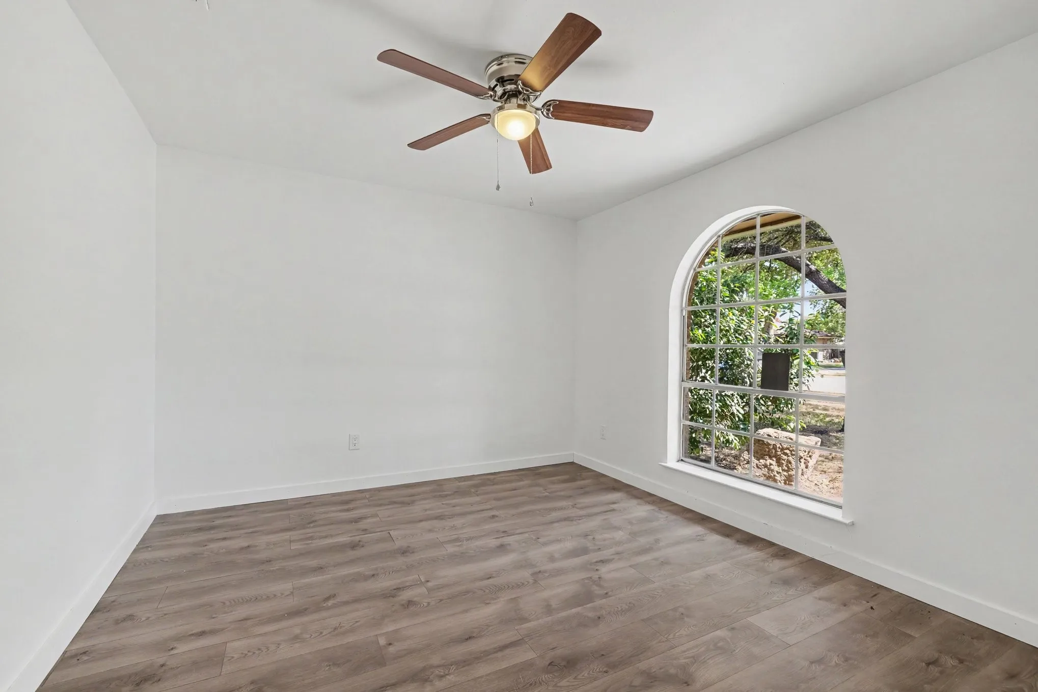 Single Family Residence For Sale in Dallas County , 4109 Keele Drive, Garland, Texas 75041, 5 Bedroom, 3 Bathroom, 2 Garage spaces, 2,630 Sqft, built in 1973, mls#21388358, Real Estate Agent in Garland, Homes For Sale in Dallas county, Homes For Sale in Garland, Realtor in Garland Texas, Real Estate Brokerage Independent Realty Texas, Luminita Cordes Realtor