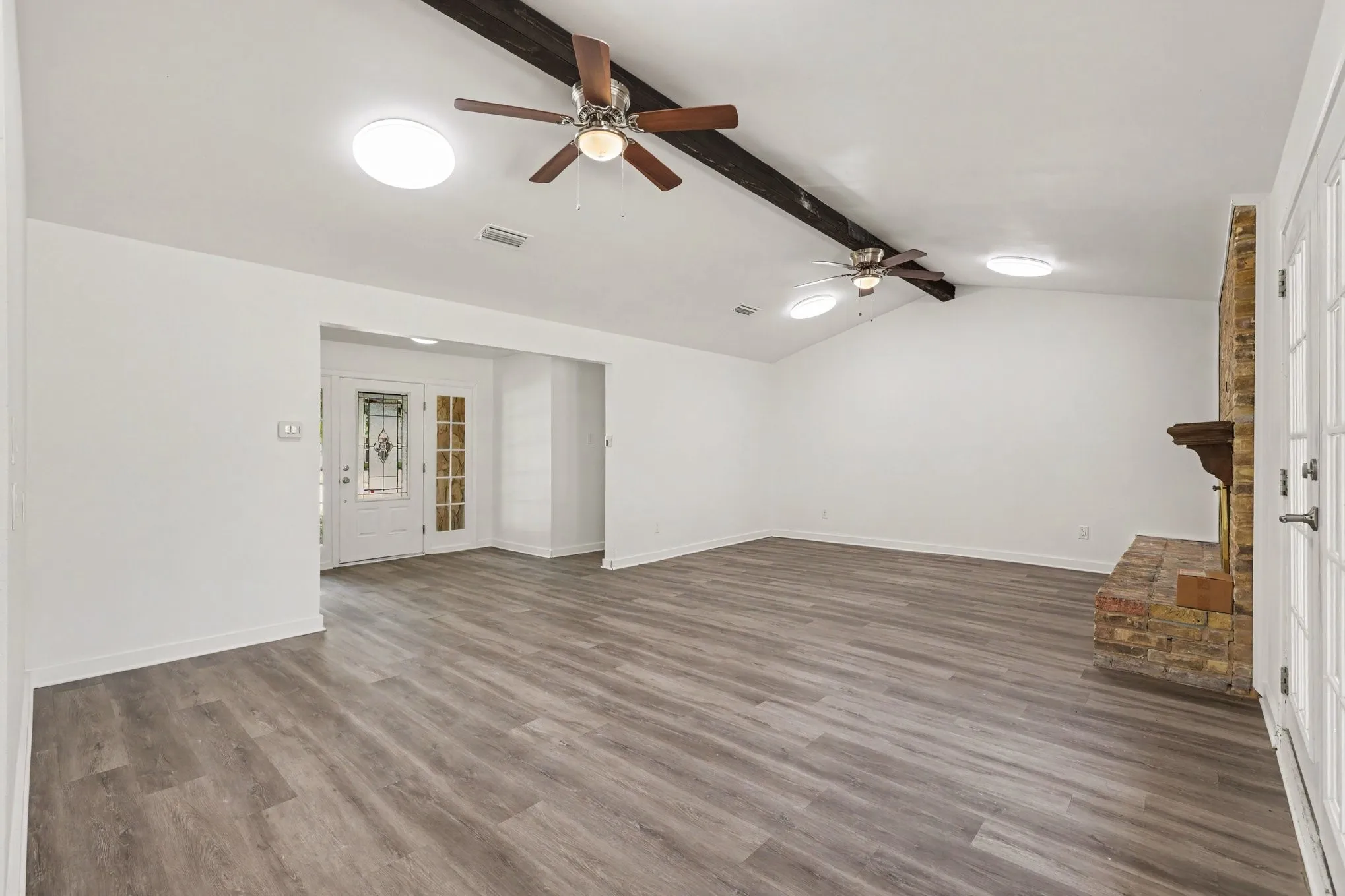 Single Family Residence For Sale in Dallas County , 4109 Keele Drive, Garland, Texas 75041, 5 Bedroom, 3 Bathroom, 2 Garage spaces, 2,630 Sqft, built in 1973, mls#21388358, Real Estate Agent in Garland, Homes For Sale in Dallas county, Homes For Sale in Garland, Realtor in Garland Texas, Real Estate Brokerage Independent Realty Texas, Luminita Cordes Realtor
