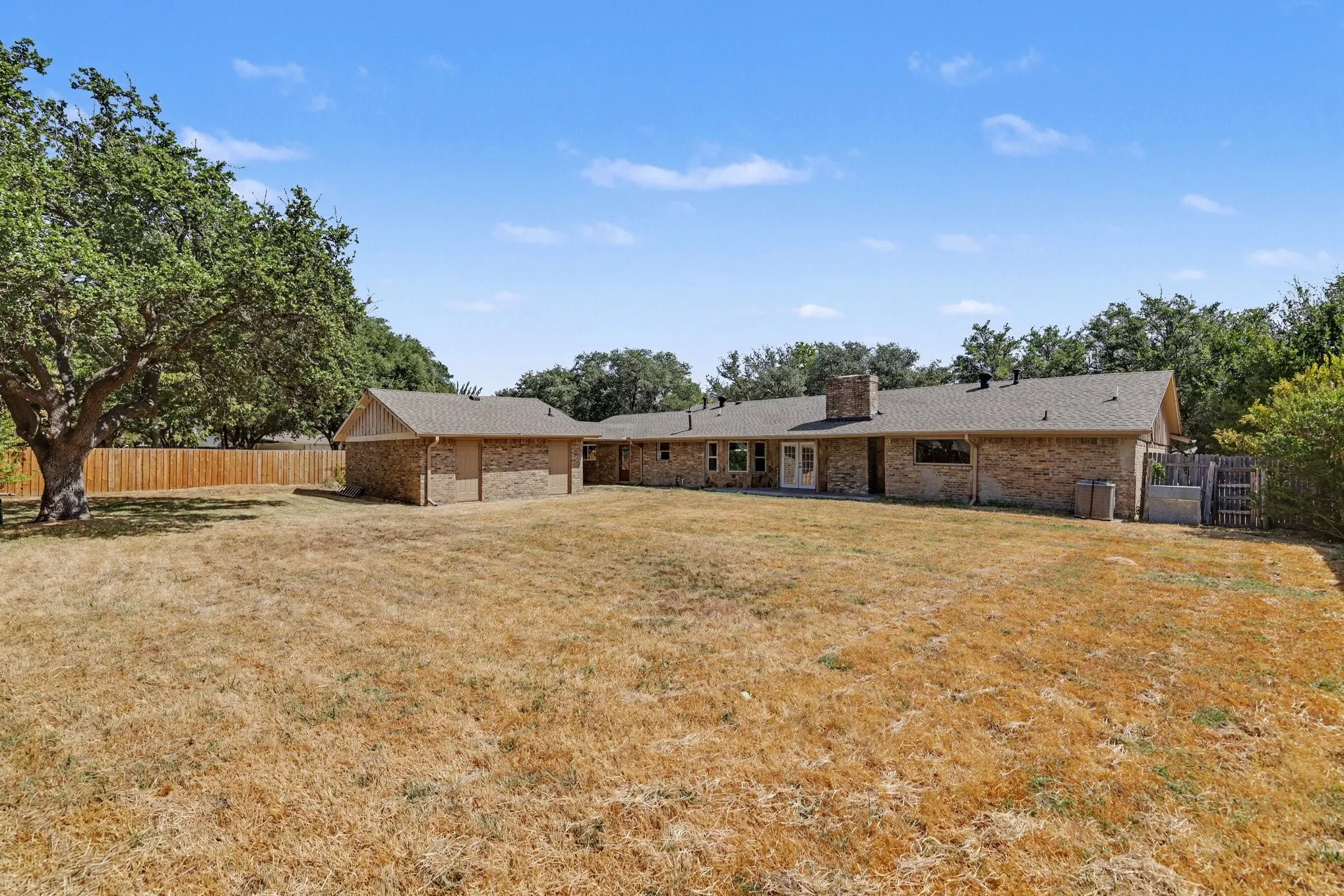 Single Family Residence For Sale in Dallas County , 4109 Keele Drive, Garland, Texas 75041, 5 Bedroom, 3 Bathroom, 2 Garage spaces, 2,630 Sqft, built in 1973, mls#21388358, Real Estate Agent in Garland, Homes For Sale in Dallas county, Homes For Sale in Garland, Realtor in Garland Texas, Real Estate Brokerage Independent Realty Texas, Luminita Cordes Realtor