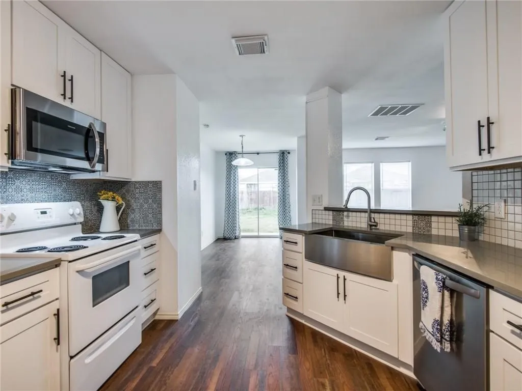 Single Family Residence For Rent
