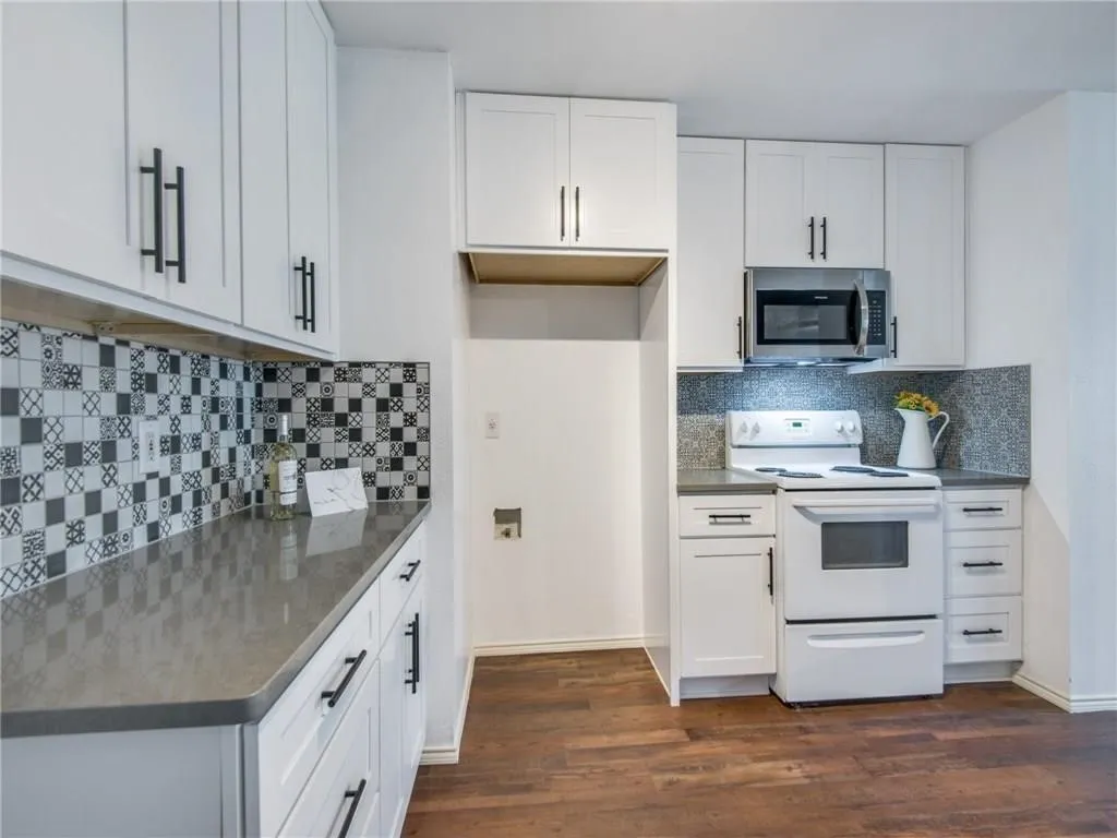Single Family Residence For Rent in Denton County , 1428 Laurel Hall Lane, Little Elm, Texas 75068, 4 Bedroom, 3 Bathroom, 2 Garage spaces, 2,359 Sqft, built in 2001, mls#21389378, Real Estate Agent in Little Elm, Homes For Rent in Denton county, Homes For Rent in Little Elm, Realtor in Little Elm Texas, Real Estate Brokerage Independent Realty Texas, Luminita Cordes Realtor