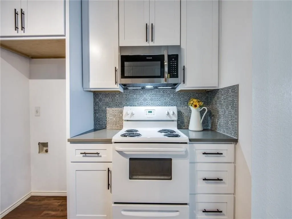Single Family Residence For Rent in Denton County , 1428 Laurel Hall Lane, Little Elm, Texas 75068, 4 Bedroom, 3 Bathroom, 2 Garage spaces, 2,359 Sqft, built in 2001, mls#21389378, Real Estate Agent in Little Elm, Homes For Rent in Denton county, Homes For Rent in Little Elm, Realtor in Little Elm Texas, Real Estate Brokerage Independent Realty Texas, Luminita Cordes Realtor