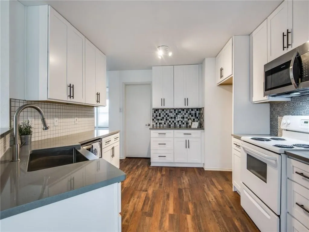 Single Family Residence For Rent in Denton County , 1428 Laurel Hall Lane, Little Elm, Texas 75068, 4 Bedroom, 3 Bathroom, 2 Garage spaces, 2,359 Sqft, built in 2001, mls#21389378, Real Estate Agent in Little Elm, Homes For Rent in Denton county, Homes For Rent in Little Elm, Realtor in Little Elm Texas, Real Estate Brokerage Independent Realty Texas, Luminita Cordes Realtor
