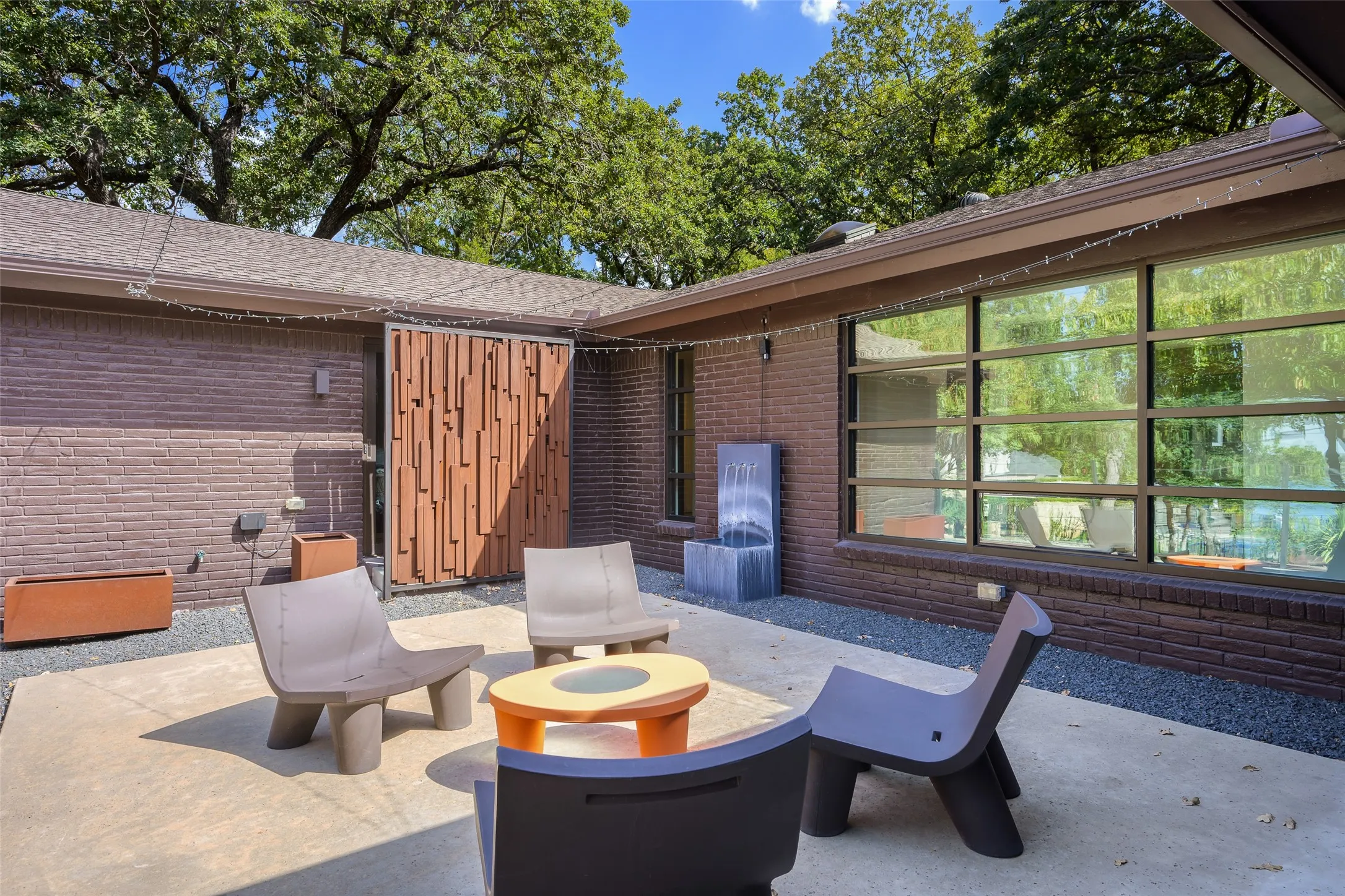 Single Family Residence For Sale in Denton County , 301 Lakeland Drive, Highland Village, Texas 75077, 3 Bedroom, 4 Bathroom, 2 Garage spaces, 3,443 Sqft, built in 1978, mls#21384567, Real Estate Agent in Highland Village, Homes For Sale in Denton county, Homes For Sale in Highland Village, Realtor in Highland Village Texas, Real Estate Brokerage Independent Realty Texas, Luminita Cordes Realtor