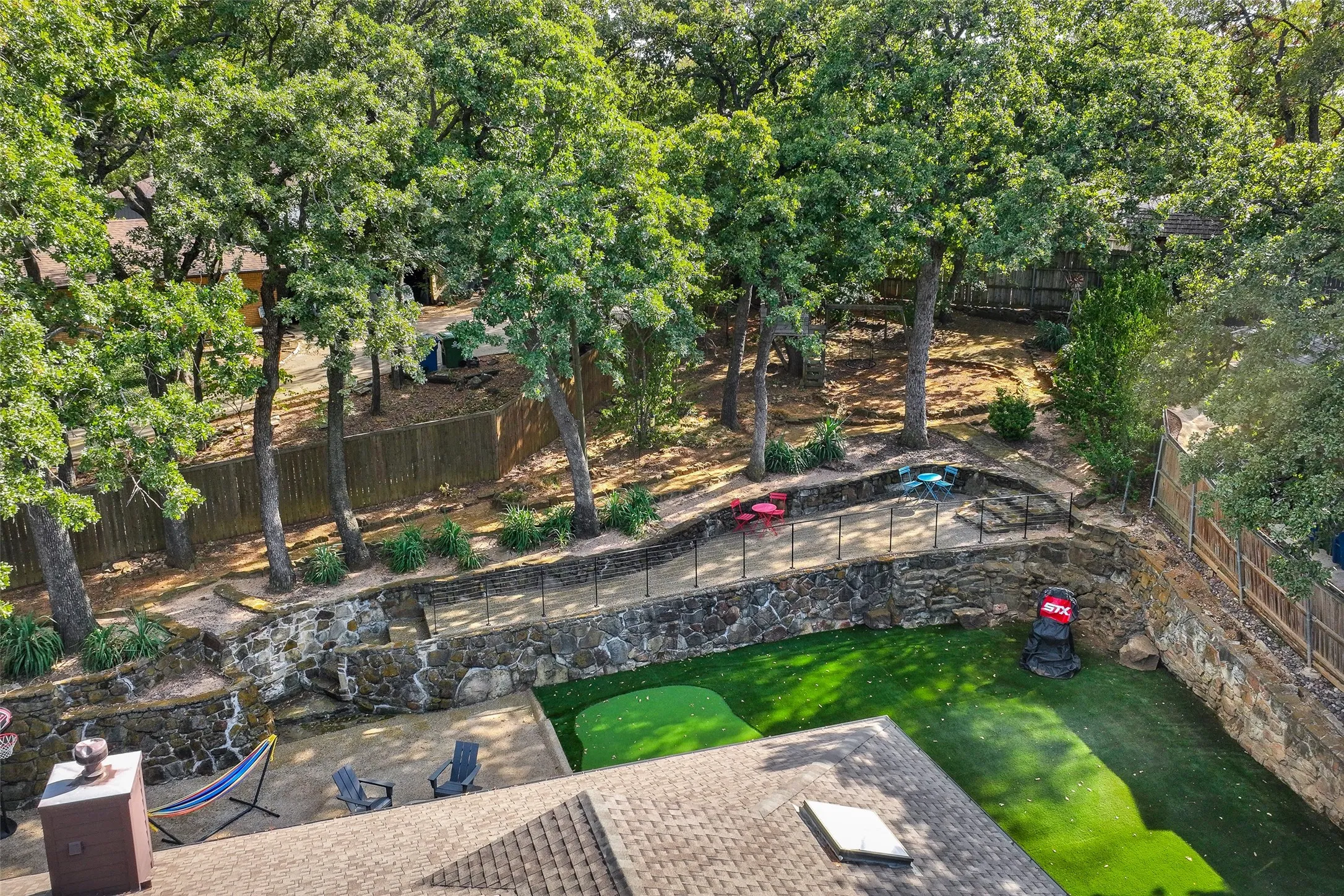 Single Family Residence For Sale in Denton County , 301 Lakeland Drive, Highland Village, Texas 75077, 3 Bedroom, 4 Bathroom, 2 Garage spaces, 3,443 Sqft, built in 1978, mls#21384567, Real Estate Agent in Highland Village, Homes For Sale in Denton county, Homes For Sale in Highland Village, Realtor in Highland Village Texas, Real Estate Brokerage Independent Realty Texas, Luminita Cordes Realtor