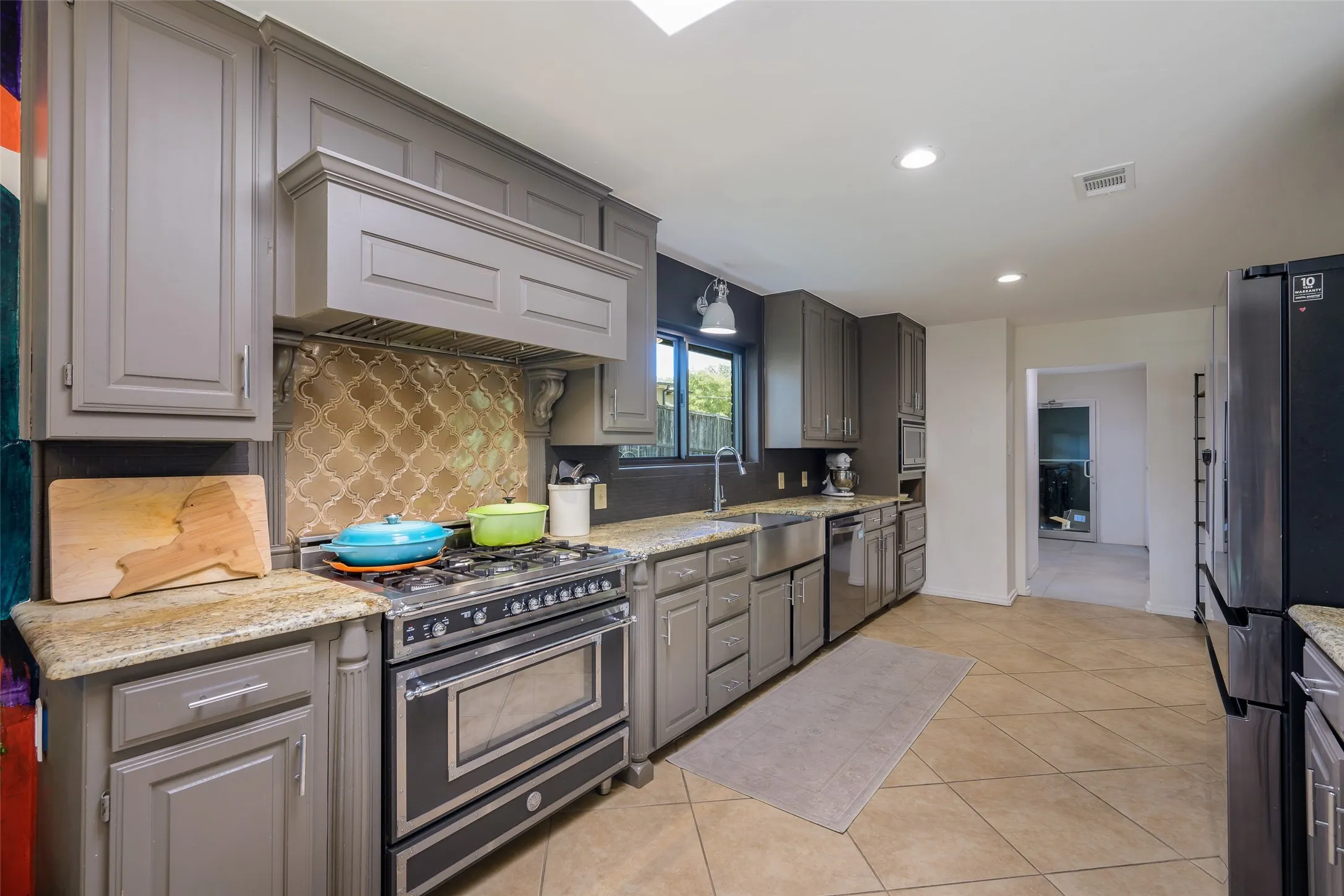 Single Family Residence For Sale in Denton County , 301 Lakeland Drive, Highland Village, Texas 75077, 3 Bedroom, 4 Bathroom, 2 Garage spaces, 3,443 Sqft, built in 1978, mls#21384567, Real Estate Agent in Highland Village, Homes For Sale in Denton county, Homes For Sale in Highland Village, Realtor in Highland Village Texas, Real Estate Brokerage Independent Realty Texas, Luminita Cordes Realtor