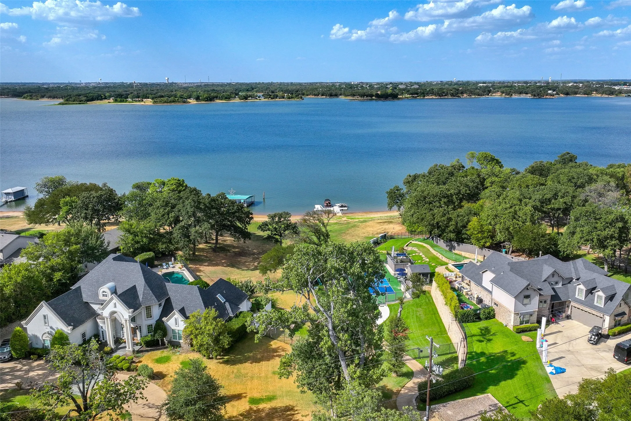 Single Family Residence For Sale in Denton County , 301 Lakeland Drive, Highland Village, Texas 75077, 3 Bedroom, 4 Bathroom, 2 Garage spaces, 3,443 Sqft, built in 1978, mls#21384567, Real Estate Agent in Highland Village, Homes For Sale in Denton county, Homes For Sale in Highland Village, Realtor in Highland Village Texas, Real Estate Brokerage Independent Realty Texas, Luminita Cordes Realtor