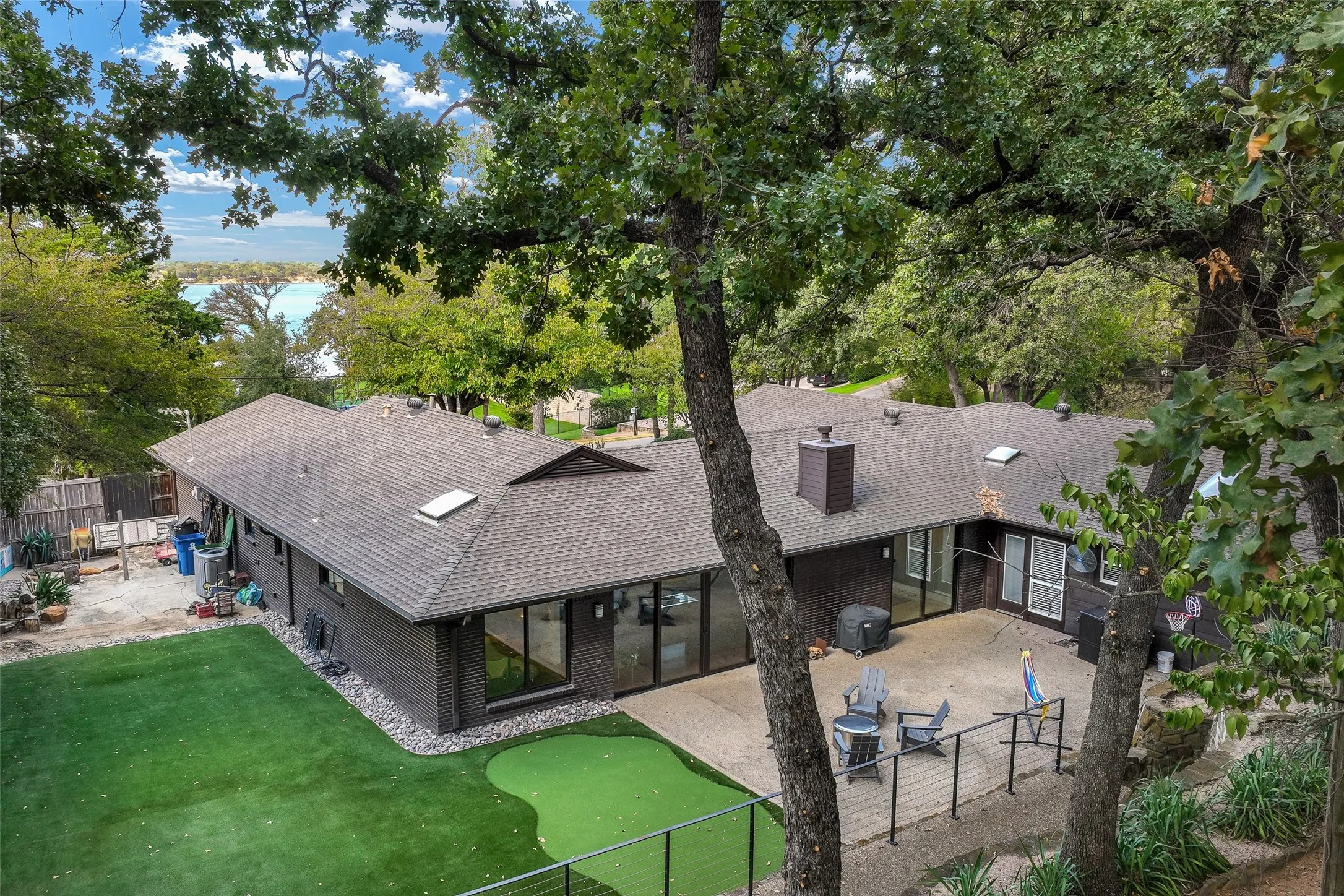 Single Family Residence For Sale in Denton County , 301 Lakeland Drive, Highland Village, Texas 75077, 3 Bedroom, 4 Bathroom, 2 Garage spaces, 3,443 Sqft, built in 1978, mls#21384567, Real Estate Agent in Highland Village, Homes For Sale in Denton county, Homes For Sale in Highland Village, Realtor in Highland Village Texas, Real Estate Brokerage Independent Realty Texas, Luminita Cordes Realtor