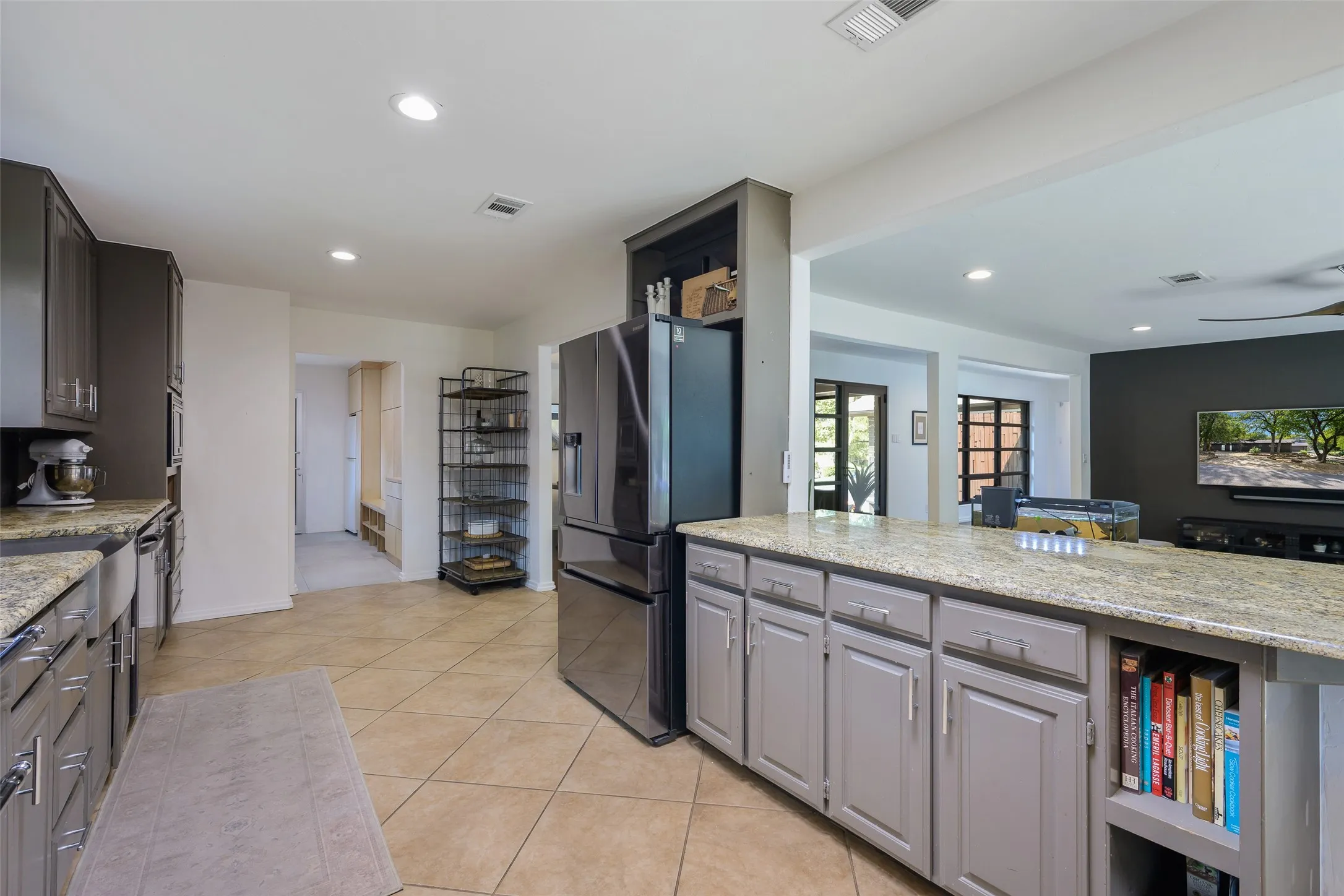 Single Family Residence For Sale in Denton County , 301 Lakeland Drive, Highland Village, Texas 75077, 3 Bedroom, 4 Bathroom, 2 Garage spaces, 3,443 Sqft, built in 1978, mls#21384567, Real Estate Agent in Highland Village, Homes For Sale in Denton county, Homes For Sale in Highland Village, Realtor in Highland Village Texas, Real Estate Brokerage Independent Realty Texas, Luminita Cordes Realtor