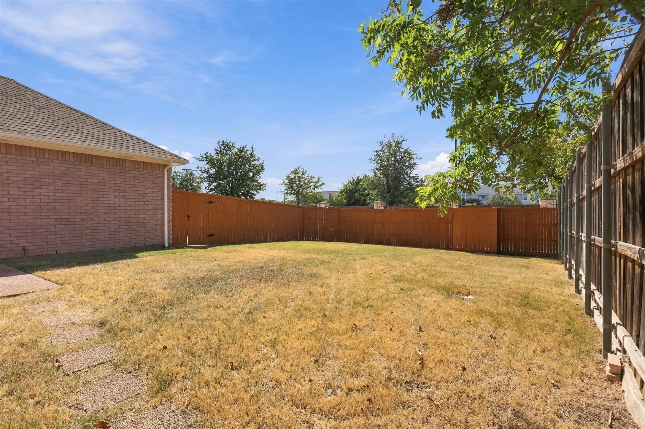 Single Family Residence For Sale in Collin County , 8117 Case Drive, Plano, Texas 75025, 5 Bedroom, 3 Bathroom, 2 Garage spaces, 2,576 Sqft, built in 1995, mls#21386938, Real Estate Agent in Plano, Homes For Sale in Collin county, Homes For Sale in Plano, Realtor in Plano Texas, Real Estate Brokerage Independent Realty Texas, Luminita Cordes Realtor