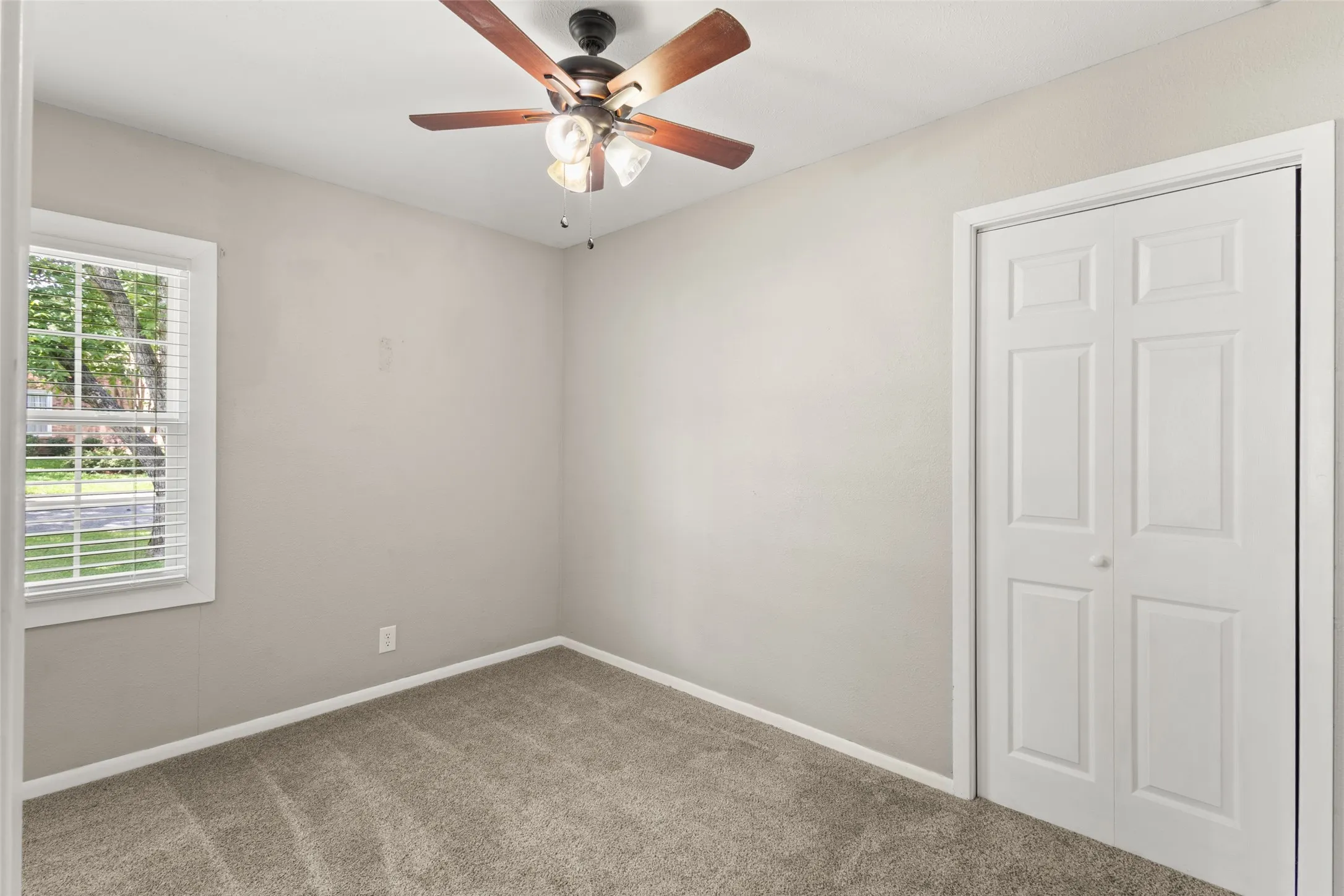Single Family Residence For Sale in Upshur County , 801 Park, Gilmer, Texas 75644, 3 Bedroom, 2 Bathroom, 2 Garage spaces, 2,086 Sqft, built in 1963, mls#21389382, Real Estate Agent in Gilmer, Homes For Sale in Upshur county, Homes For Sale in Gilmer, Realtor in Gilmer Texas, Real Estate Brokerage Independent Realty Texas, Luminita Cordes Realtor