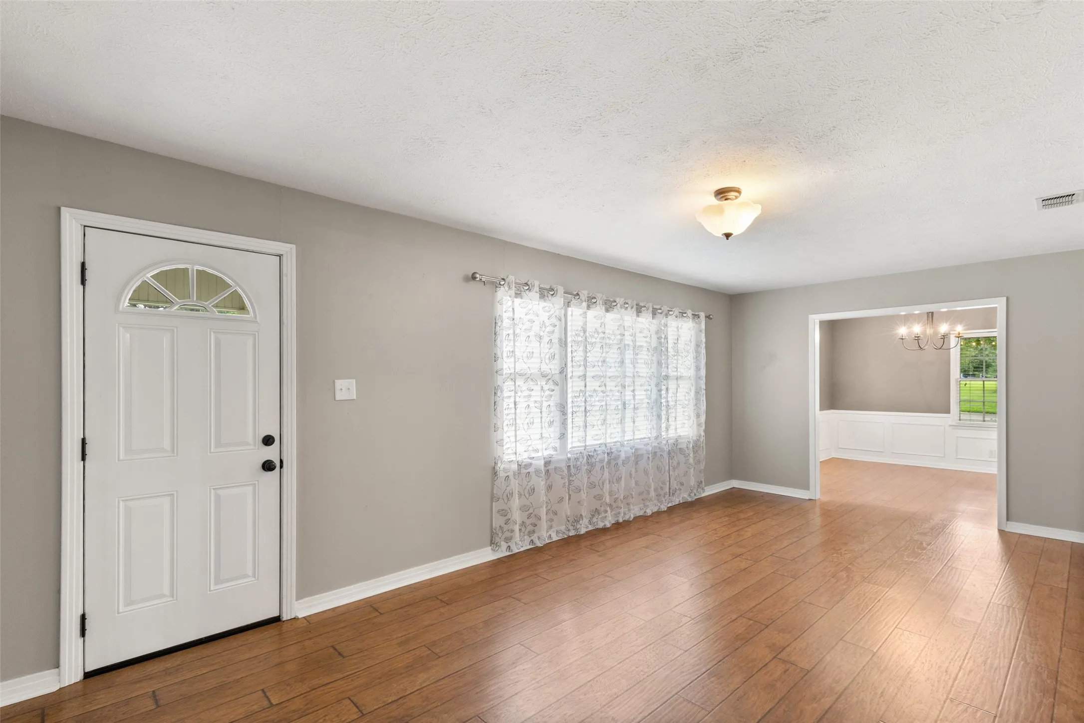 Single Family Residence For Sale in Upshur County , 801 Park, Gilmer, Texas 75644, 3 Bedroom, 2 Bathroom, 2 Garage spaces, 2,086 Sqft, built in 1963, mls#21389382, Real Estate Agent in Gilmer, Homes For Sale in Upshur county, Homes For Sale in Gilmer, Realtor in Gilmer Texas, Real Estate Brokerage Independent Realty Texas, Luminita Cordes Realtor