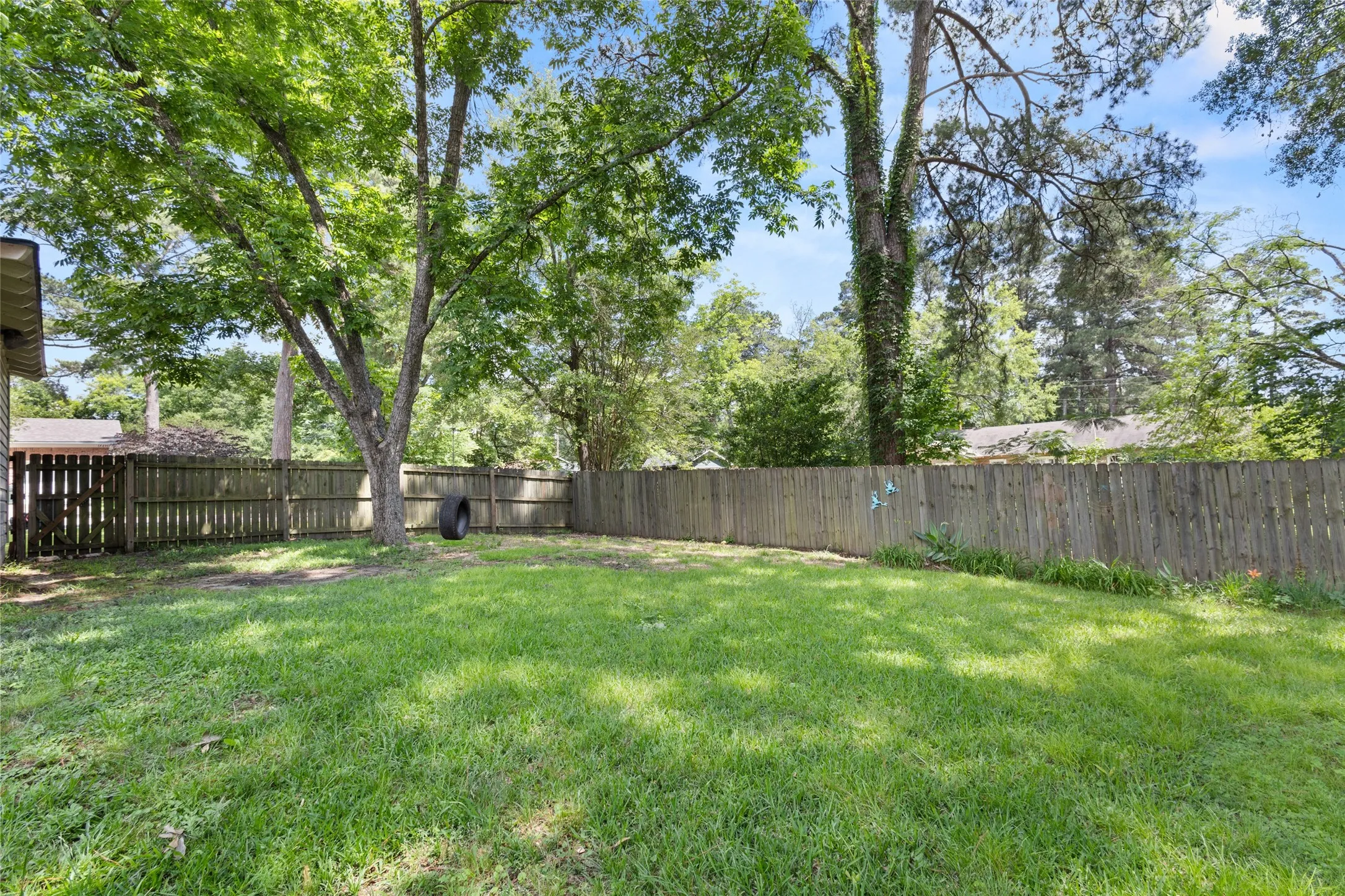 Single Family Residence For Sale in Upshur County , 801 Park, Gilmer, Texas 75644, 3 Bedroom, 2 Bathroom, 2 Garage spaces, 2,086 Sqft, built in 1963, mls#21389382, Real Estate Agent in Gilmer, Homes For Sale in Upshur county, Homes For Sale in Gilmer, Realtor in Gilmer Texas, Real Estate Brokerage Independent Realty Texas, Luminita Cordes Realtor