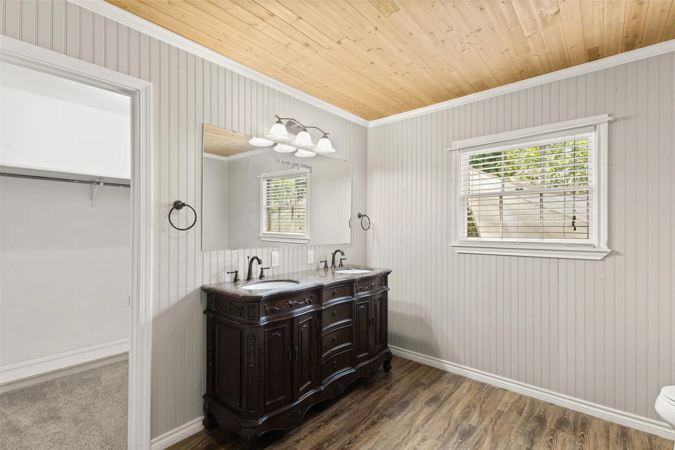 Single Family Residence For Sale in Upshur County , 801 Park, Gilmer, Texas 75644, 3 Bedroom, 2 Bathroom, 2 Garage spaces, 2,086 Sqft, built in 1963, mls#21389382, Real Estate Agent in Gilmer, Homes For Sale in Upshur county, Homes For Sale in Gilmer, Realtor in Gilmer Texas, Real Estate Brokerage Independent Realty Texas, Luminita Cordes Realtor
