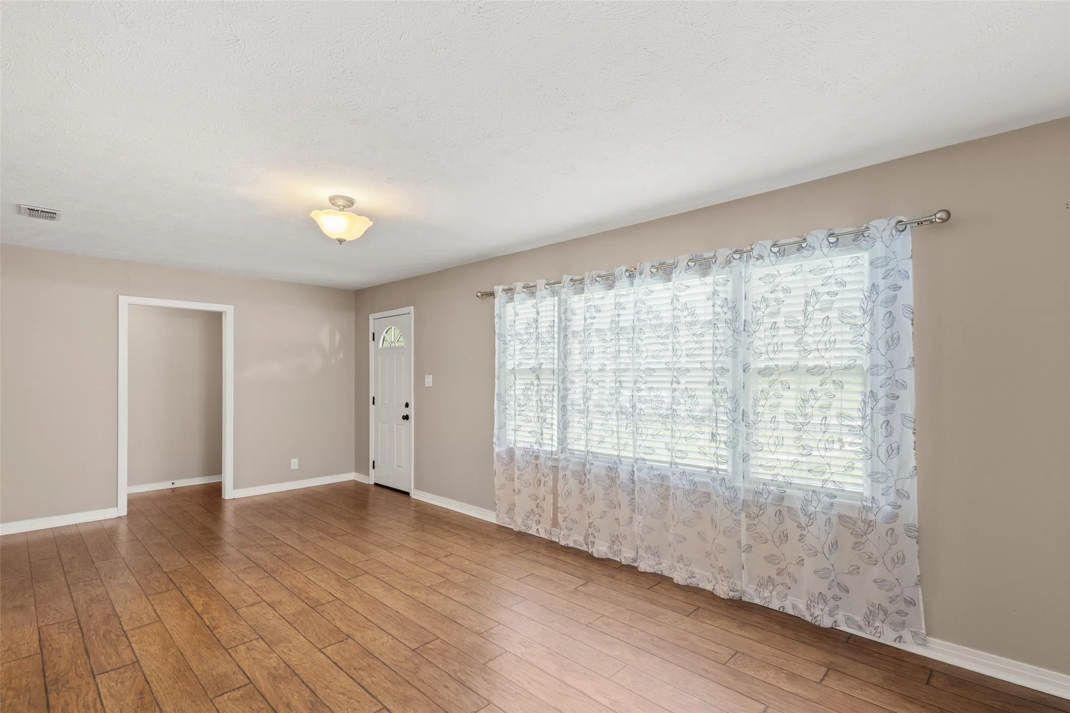 Single Family Residence For Sale in Upshur County , 801 Park, Gilmer, Texas 75644, 3 Bedroom, 2 Bathroom, 2 Garage spaces, 2,086 Sqft, built in 1963, mls#21389382, Real Estate Agent in Gilmer, Homes For Sale in Upshur county, Homes For Sale in Gilmer, Realtor in Gilmer Texas, Real Estate Brokerage Independent Realty Texas, Luminita Cordes Realtor