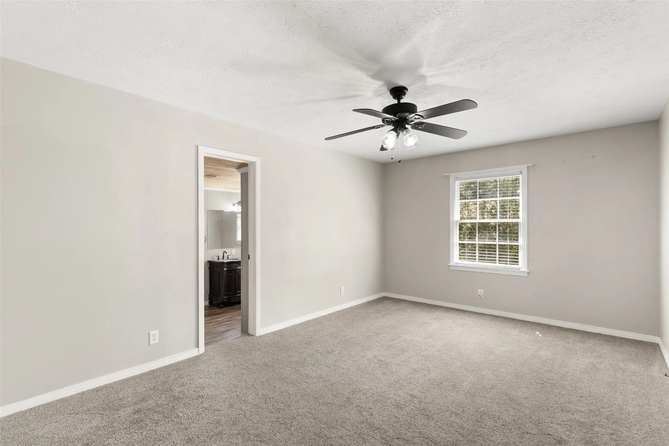 Single Family Residence For Sale in Upshur County , 801 Park, Gilmer, Texas 75644, 3 Bedroom, 2 Bathroom, 2 Garage spaces, 2,086 Sqft, built in 1963, mls#21389382, Real Estate Agent in Gilmer, Homes For Sale in Upshur county, Homes For Sale in Gilmer, Realtor in Gilmer Texas, Real Estate Brokerage Independent Realty Texas, Luminita Cordes Realtor