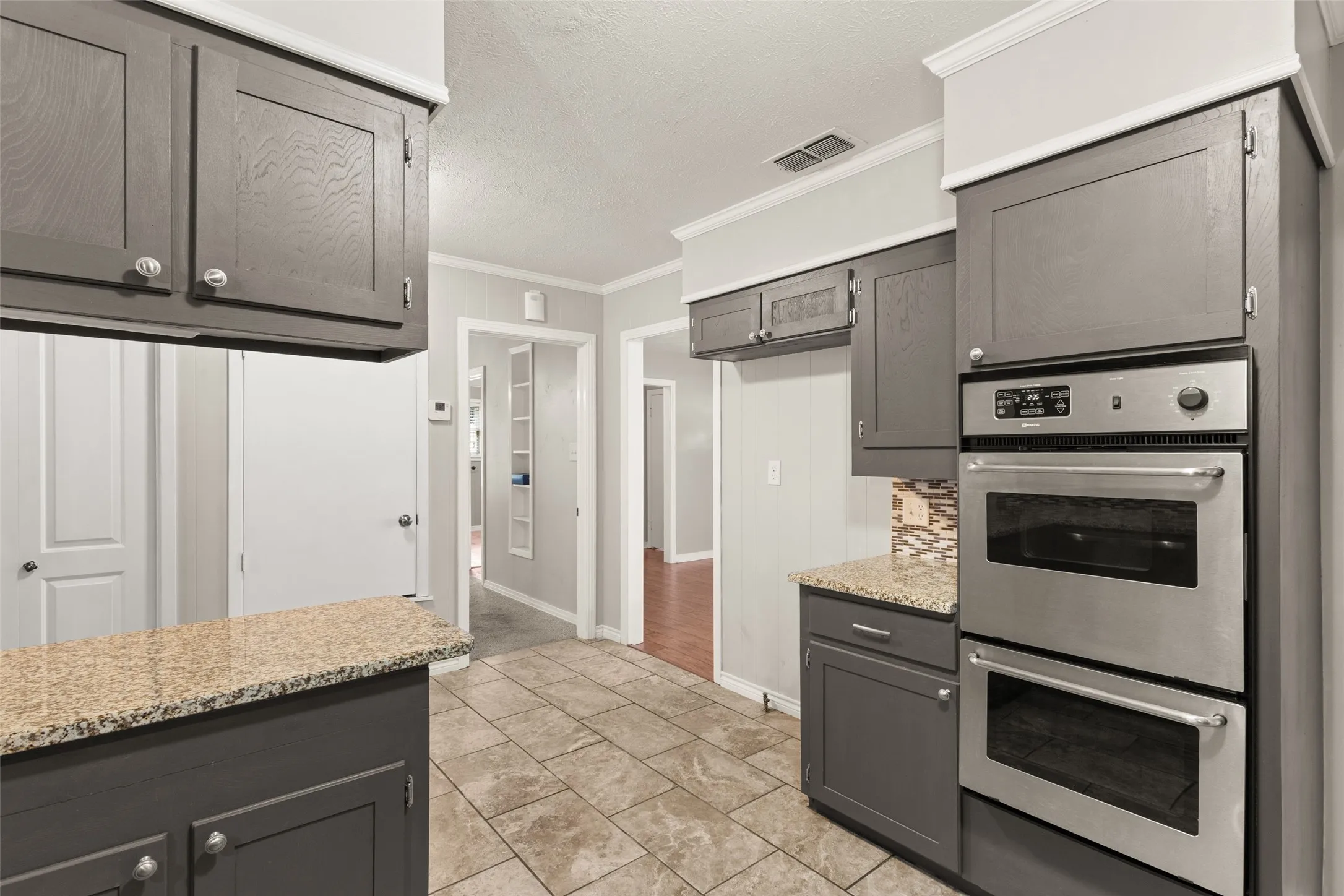 Single Family Residence For Sale in Upshur County , 801 Park, Gilmer, Texas 75644, 3 Bedroom, 2 Bathroom, 2 Garage spaces, 2,086 Sqft, built in 1963, mls#21389382, Real Estate Agent in Gilmer, Homes For Sale in Upshur county, Homes For Sale in Gilmer, Realtor in Gilmer Texas, Real Estate Brokerage Independent Realty Texas, Luminita Cordes Realtor
