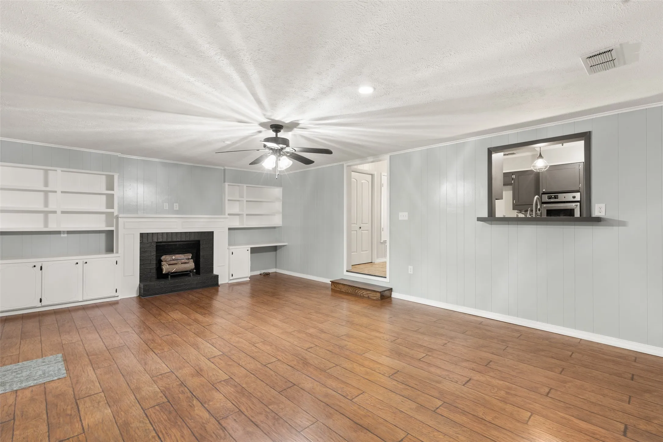 Single Family Residence For Sale in Upshur County , 801 Park, Gilmer, Texas 75644, 3 Bedroom, 2 Bathroom, 2 Garage spaces, 2,086 Sqft, built in 1963, mls#21389382, Real Estate Agent in Gilmer, Homes For Sale in Upshur county, Homes For Sale in Gilmer, Realtor in Gilmer Texas, Real Estate Brokerage Independent Realty Texas, Luminita Cordes Realtor
