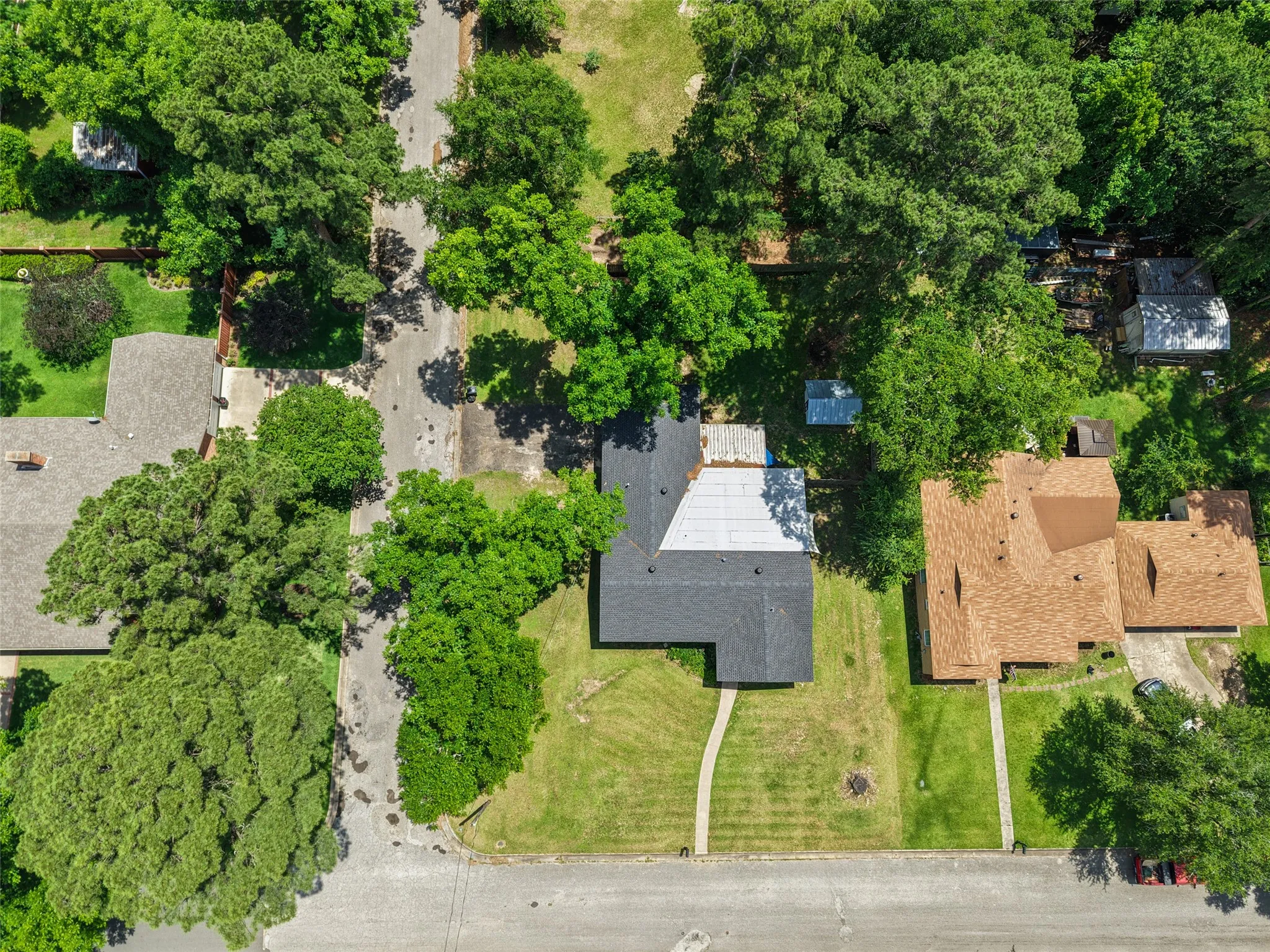 Single Family Residence For Sale in Upshur County , 801 Park, Gilmer, Texas 75644, 3 Bedroom, 2 Bathroom, 2 Garage spaces, 2,086 Sqft, built in 1963, mls#21389382, Real Estate Agent in Gilmer, Homes For Sale in Upshur county, Homes For Sale in Gilmer, Realtor in Gilmer Texas, Real Estate Brokerage Independent Realty Texas, Luminita Cordes Realtor