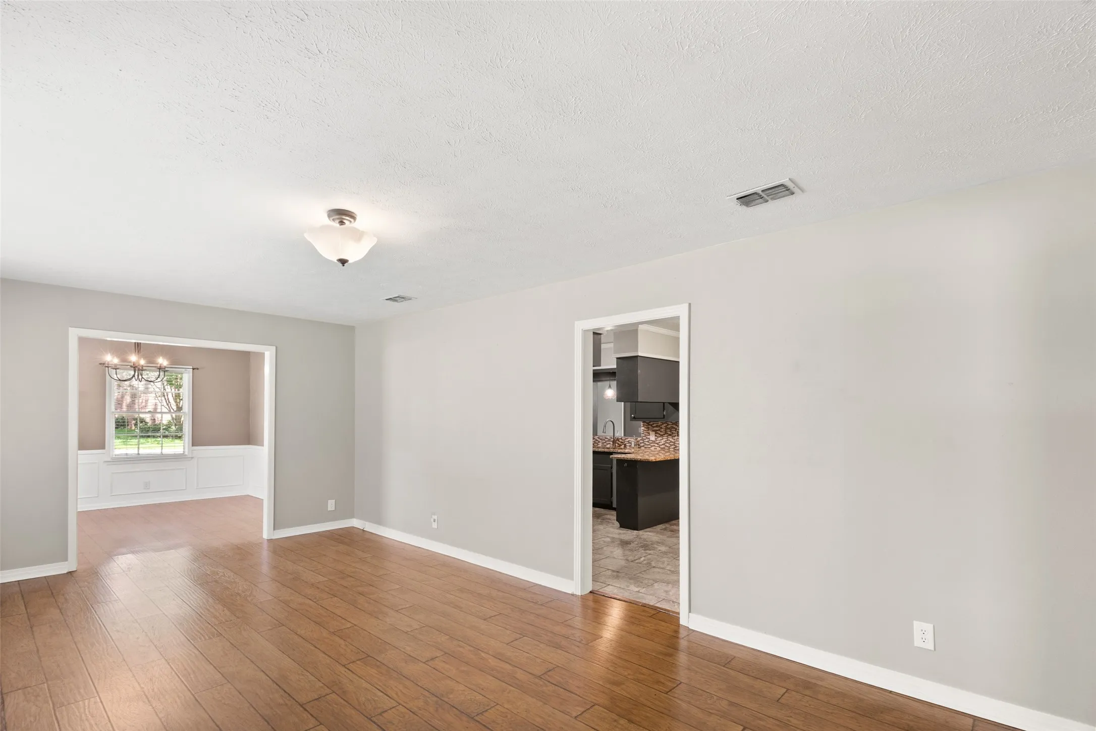 Single Family Residence For Sale in Upshur County , 801 Park, Gilmer, Texas 75644, 3 Bedroom, 2 Bathroom, 2 Garage spaces, 2,086 Sqft, built in 1963, mls#21389382, Real Estate Agent in Gilmer, Homes For Sale in Upshur county, Homes For Sale in Gilmer, Realtor in Gilmer Texas, Real Estate Brokerage Independent Realty Texas, Luminita Cordes Realtor