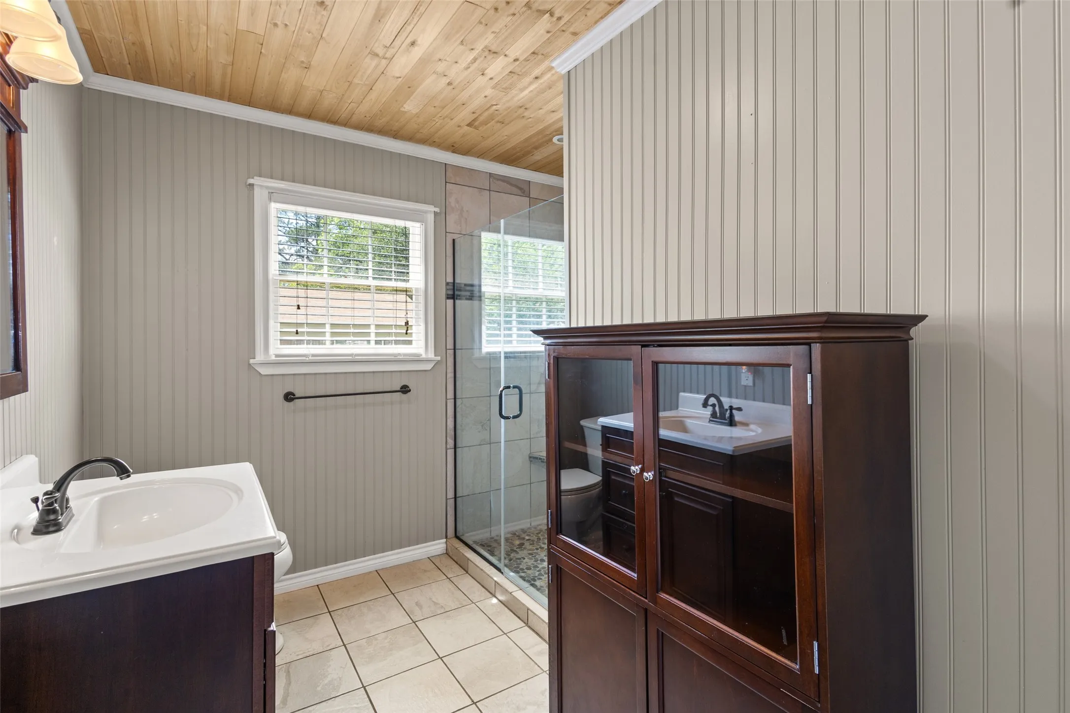 Single Family Residence For Sale in Upshur County , 801 Park, Gilmer, Texas 75644, 3 Bedroom, 2 Bathroom, 2 Garage spaces, 2,086 Sqft, built in 1963, mls#21389382, Real Estate Agent in Gilmer, Homes For Sale in Upshur county, Homes For Sale in Gilmer, Realtor in Gilmer Texas, Real Estate Brokerage Independent Realty Texas, Luminita Cordes Realtor