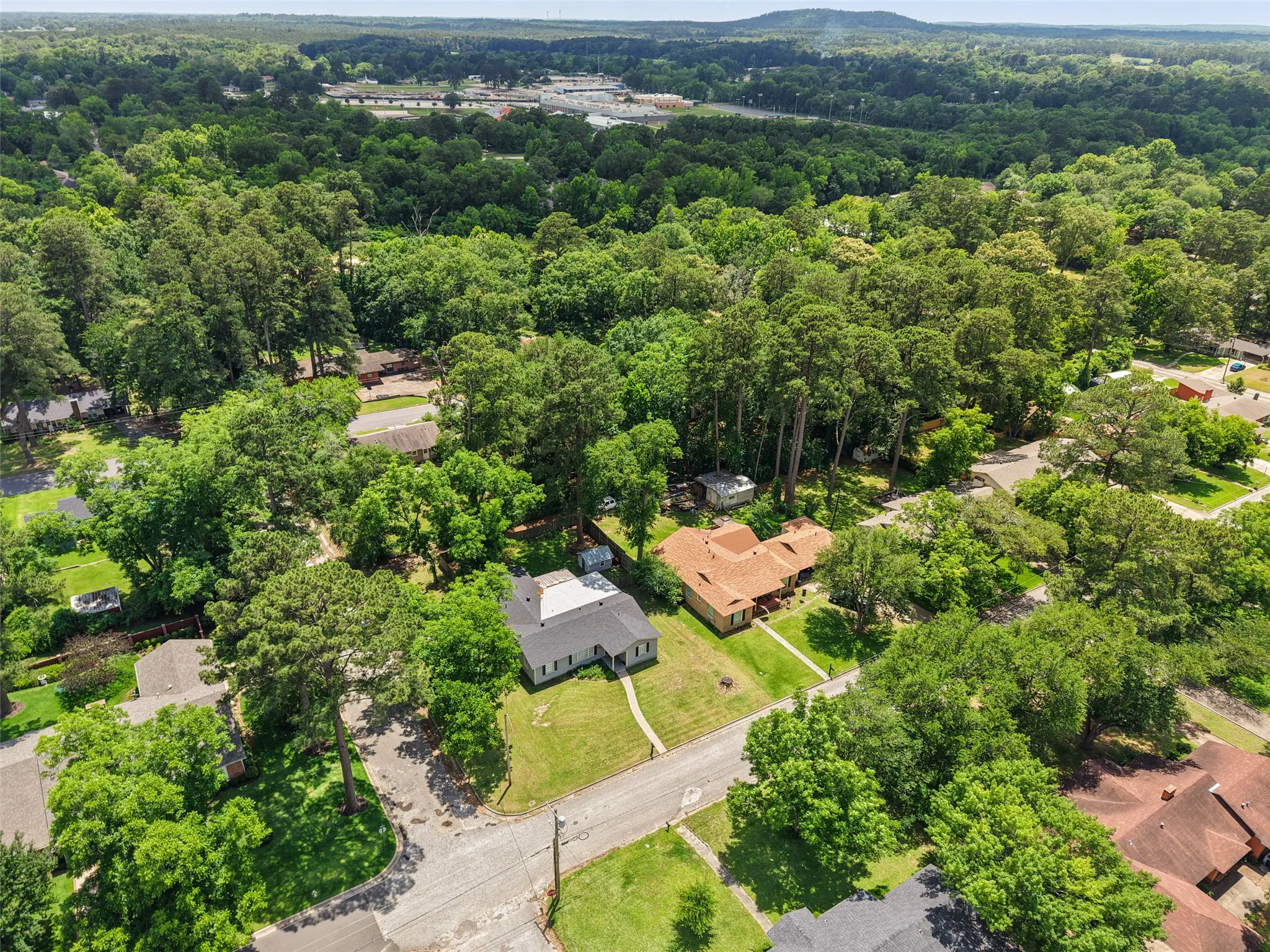 Single Family Residence For Sale in Upshur County , 801 Park, Gilmer, Texas 75644, 3 Bedroom, 2 Bathroom, 2 Garage spaces, 2,086 Sqft, built in 1963, mls#21389382, Real Estate Agent in Gilmer, Homes For Sale in Upshur county, Homes For Sale in Gilmer, Realtor in Gilmer Texas, Real Estate Brokerage Independent Realty Texas, Luminita Cordes Realtor