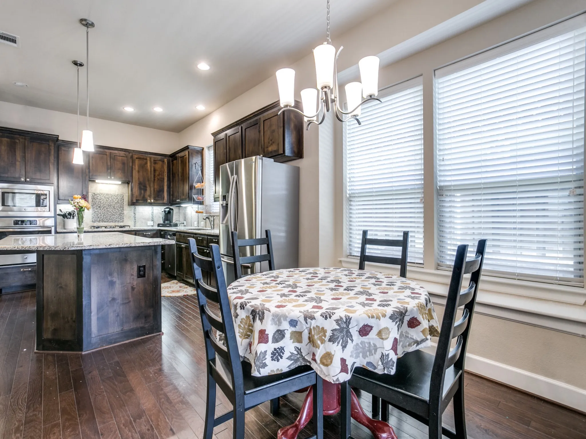 Single Family Residence For Rent in Tarrant County , 1010 Crystal Oak Lane, Arlington, Texas 76005, 3 Bedroom, 3 Bathroom, 2 Garage spaces, 2,990 Sqft, built in 2013, mls#21389281, Real Estate Agent in Arlington, Homes For Rent in Tarrant county, Homes For Rent in Arlington, Realtor in Arlington Texas, Real Estate Brokerage Independent Realty Texas, Luminita Cordes Realtor