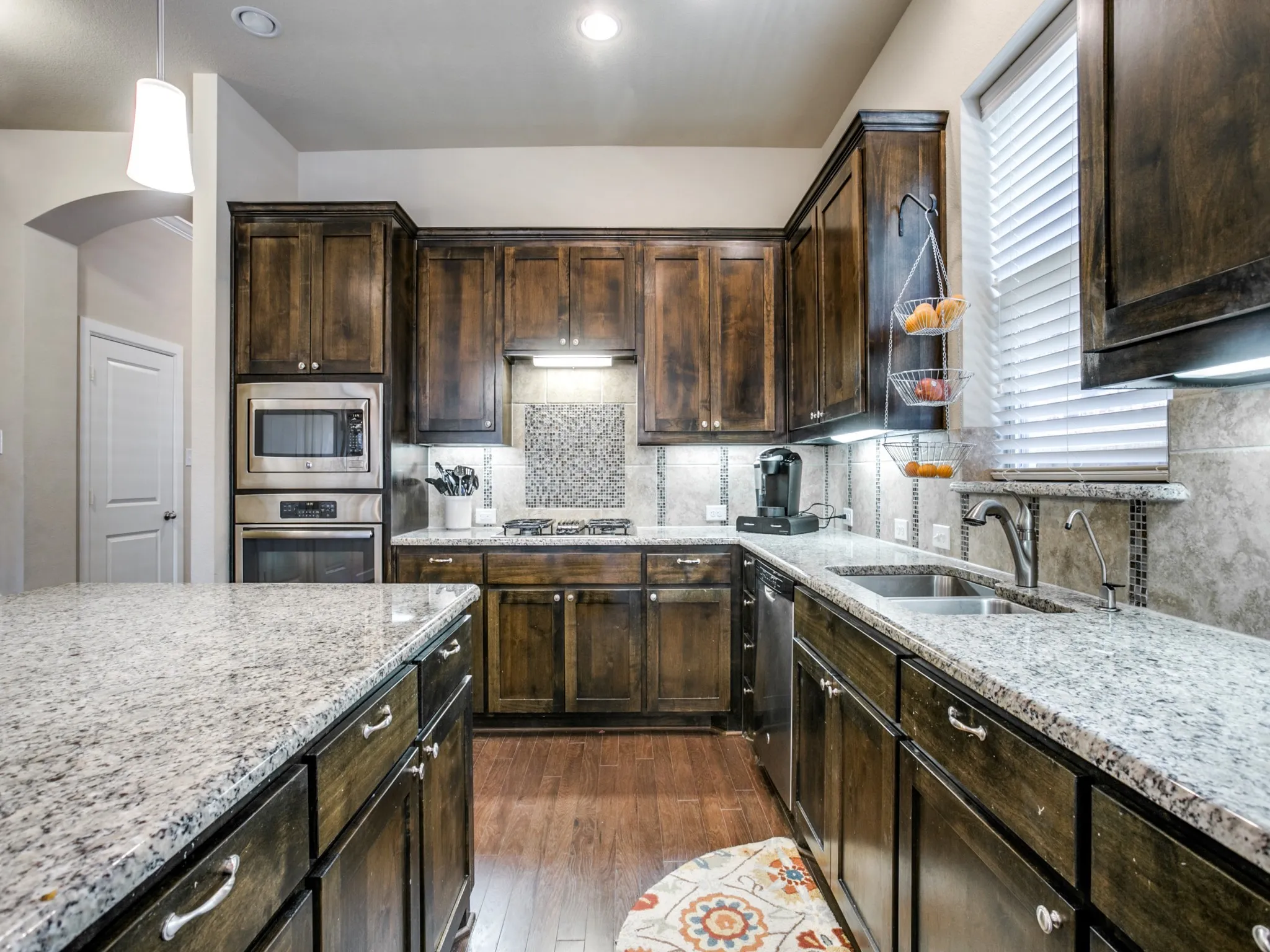 Single Family Residence For Rent in Tarrant County , 1010 Crystal Oak Lane, Arlington, Texas 76005, 3 Bedroom, 3 Bathroom, 2 Garage spaces, 2,990 Sqft, built in 2013, mls#21389281, Real Estate Agent in Arlington, Homes For Rent in Tarrant county, Homes For Rent in Arlington, Realtor in Arlington Texas, Real Estate Brokerage Independent Realty Texas, Luminita Cordes Realtor