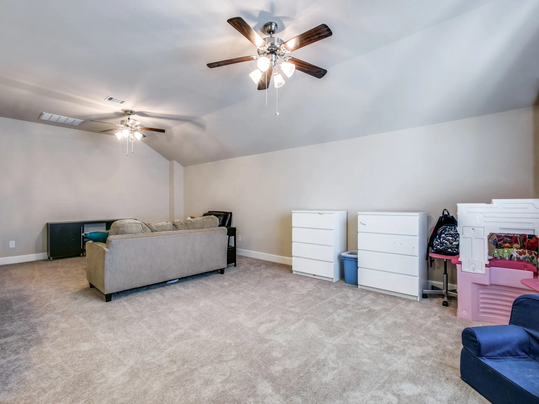 Single Family Residence For Rent in Tarrant County , 1010 Crystal Oak Lane, Arlington, Texas 76005, 3 Bedroom, 3 Bathroom, 2 Garage spaces, 2,990 Sqft, built in 2013, mls#21389281, Real Estate Agent in Arlington, Homes For Rent in Tarrant county, Homes For Rent in Arlington, Realtor in Arlington Texas, Real Estate Brokerage Independent Realty Texas, Luminita Cordes Realtor