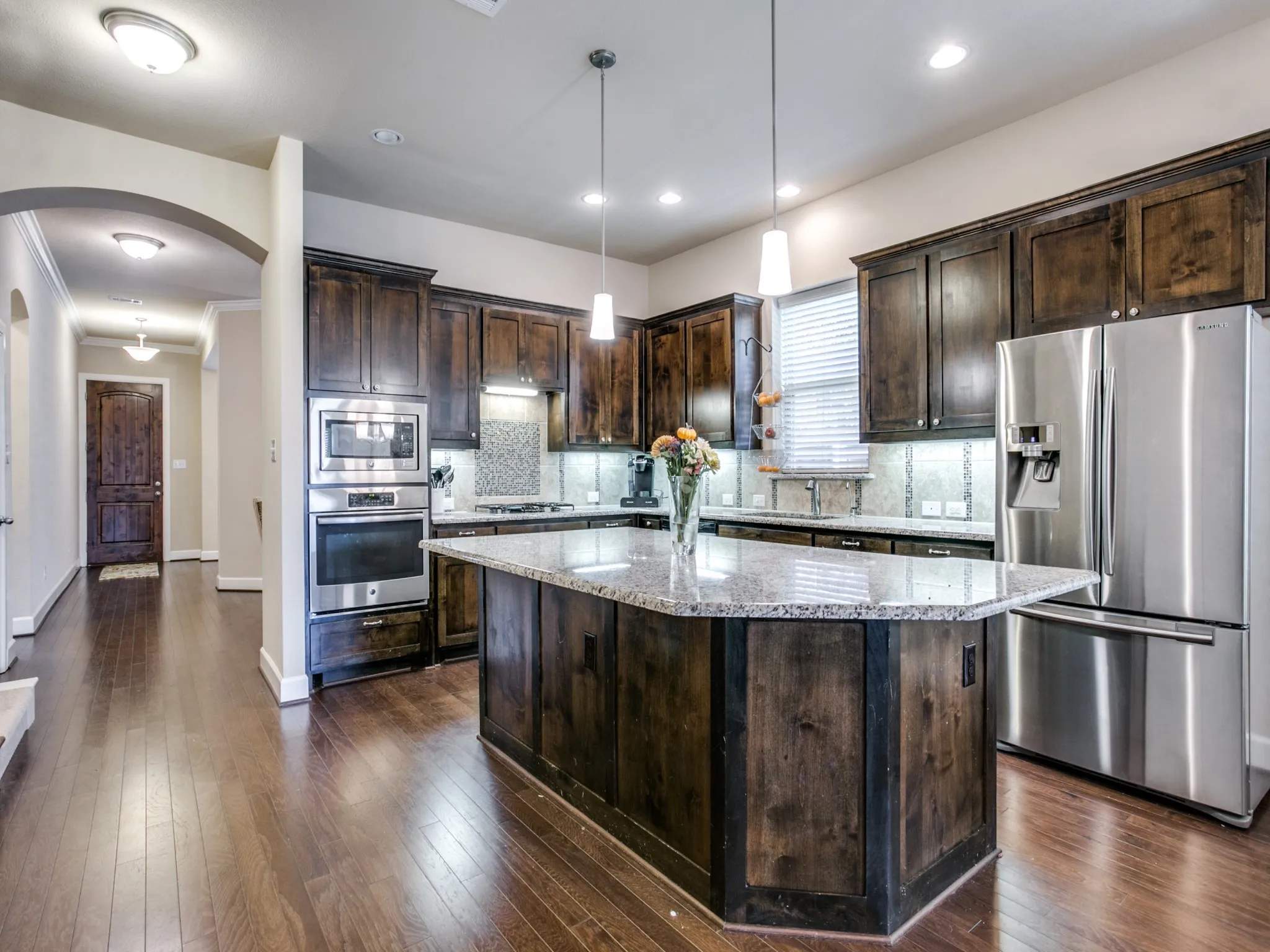Single Family Residence For Rent in Tarrant County , 1010 Crystal Oak Lane, Arlington, Texas 76005, 3 Bedroom, 3 Bathroom, 2 Garage spaces, 2,990 Sqft, built in 2013, mls#21389281, Real Estate Agent in Arlington, Homes For Rent in Tarrant county, Homes For Rent in Arlington, Realtor in Arlington Texas, Real Estate Brokerage Independent Realty Texas, Luminita Cordes Realtor